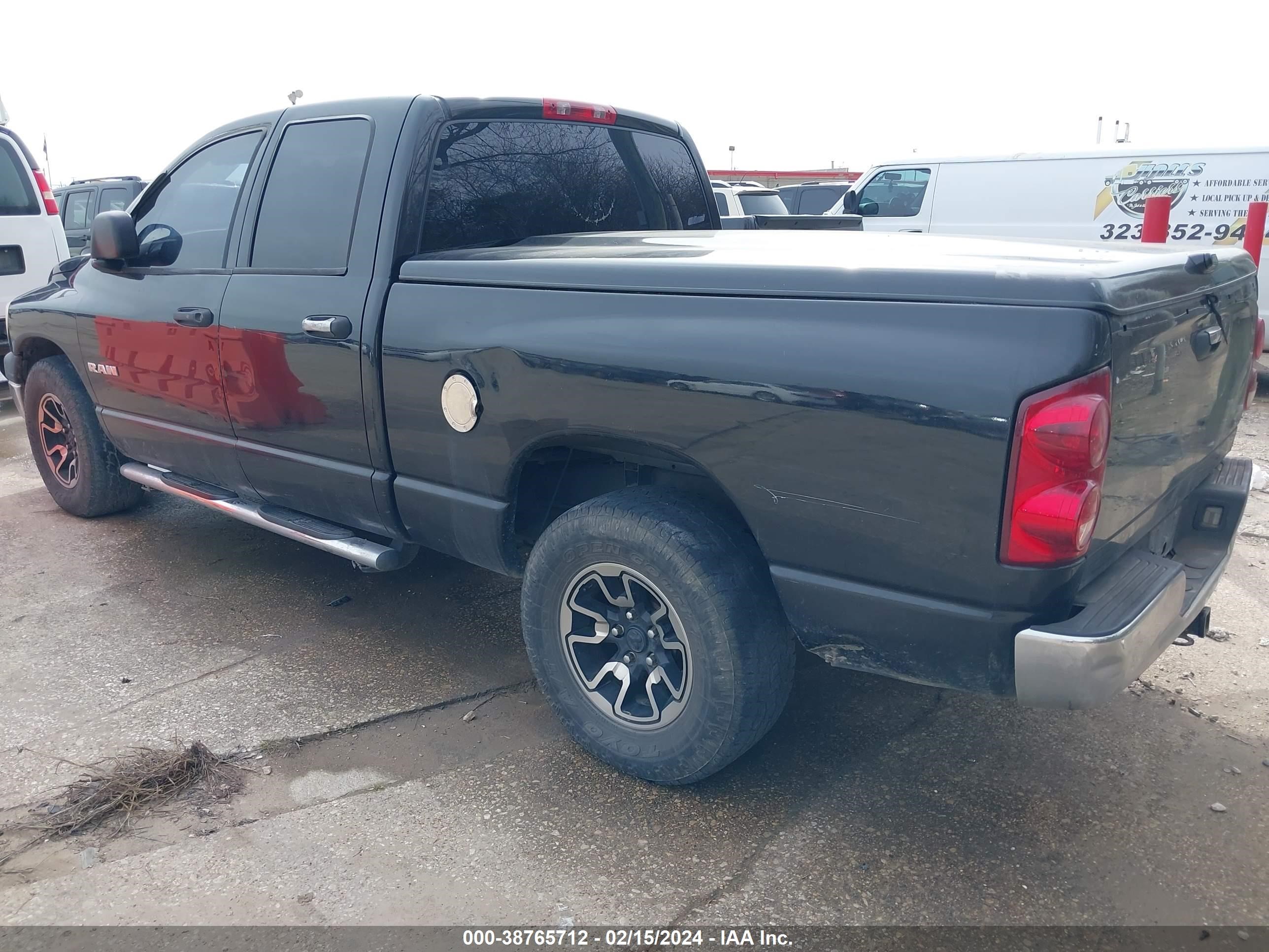 Photo 2 VIN: 1D7HA18N18S592827 - DODGE RAM 