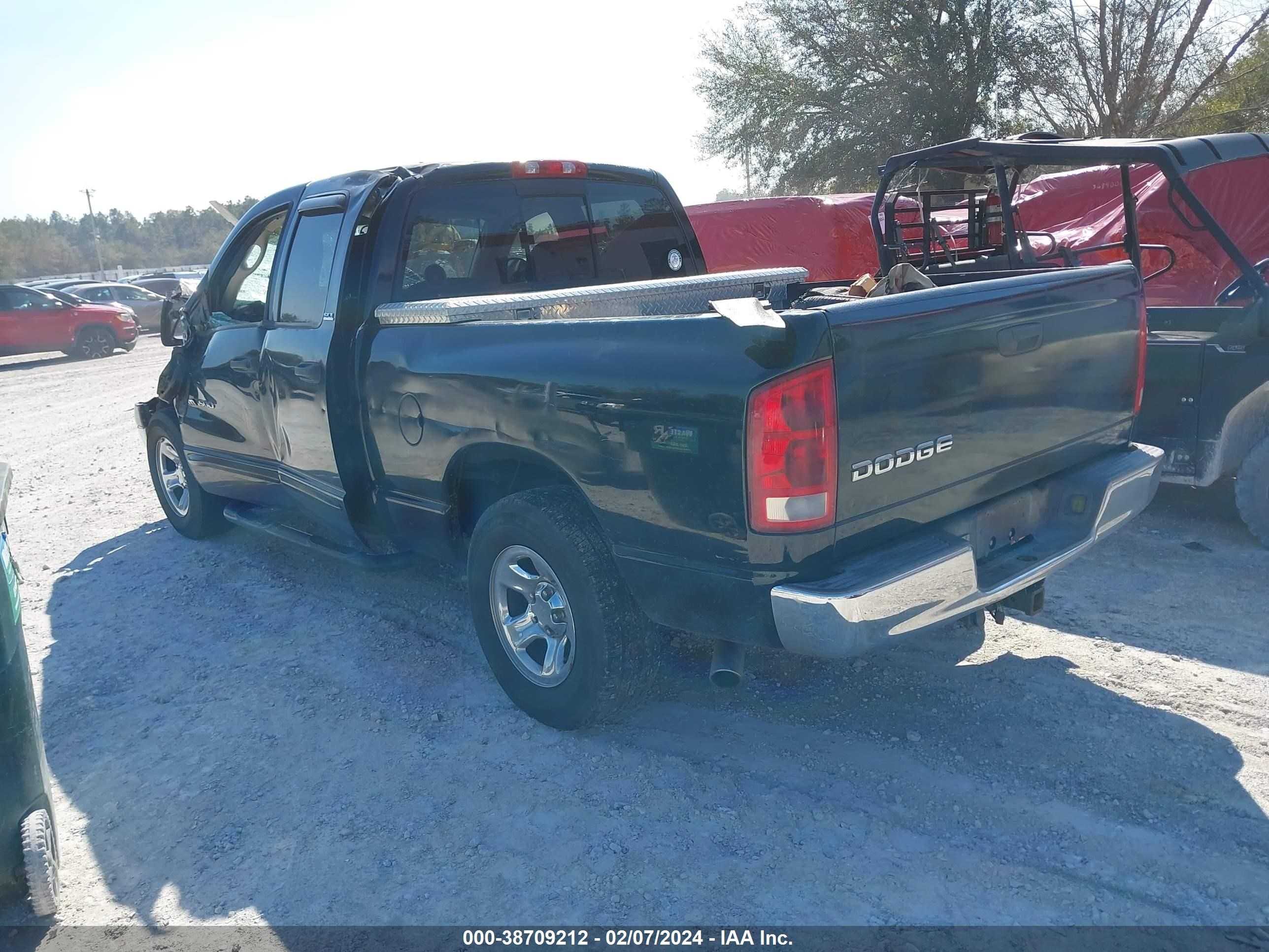 Photo 2 VIN: 1D7HA18N22S599535 - DODGE RAM 