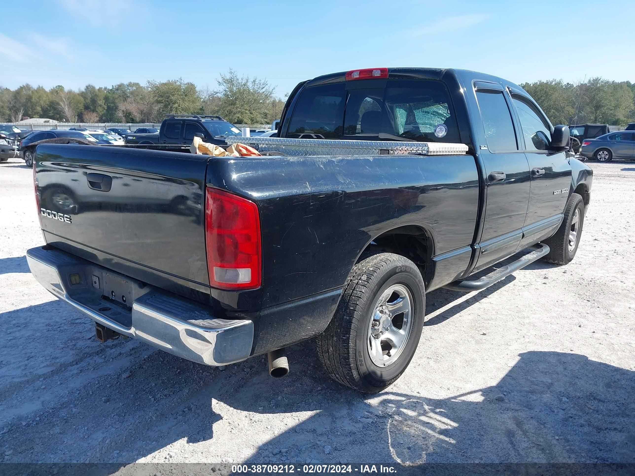 Photo 3 VIN: 1D7HA18N22S599535 - DODGE RAM 