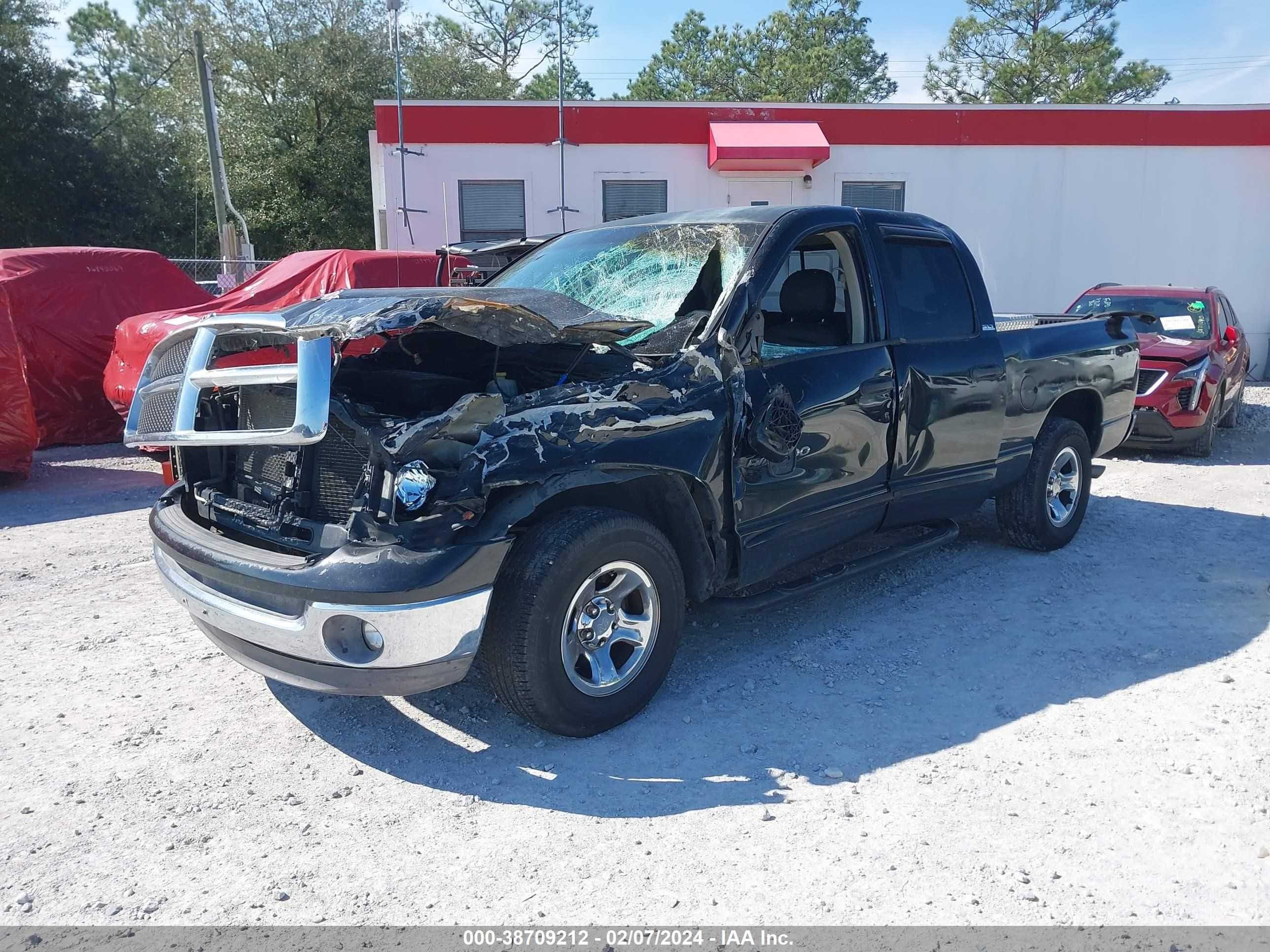 Photo 5 VIN: 1D7HA18N22S599535 - DODGE RAM 