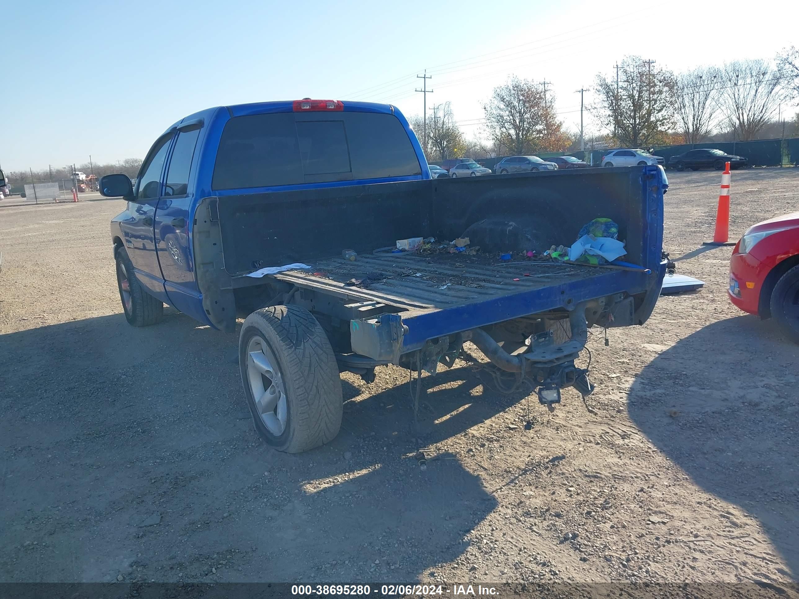 Photo 2 VIN: 1D7HA18N28J215686 - DODGE RAM 