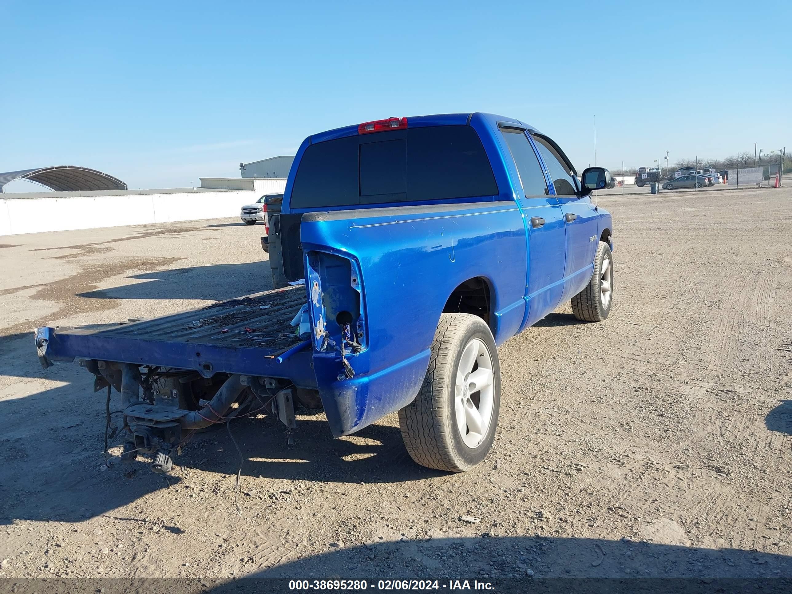 Photo 3 VIN: 1D7HA18N28J215686 - DODGE RAM 