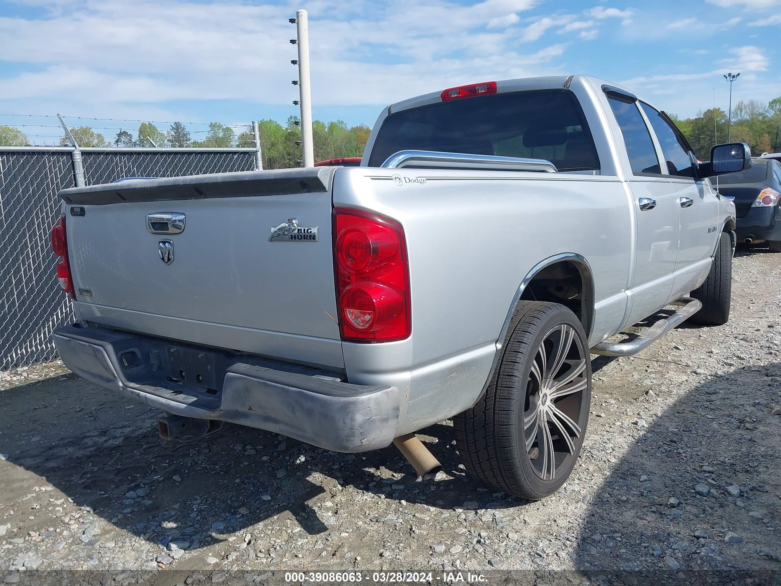 Photo 3 VIN: 1D7HA18N28S517876 - DODGE RAM 