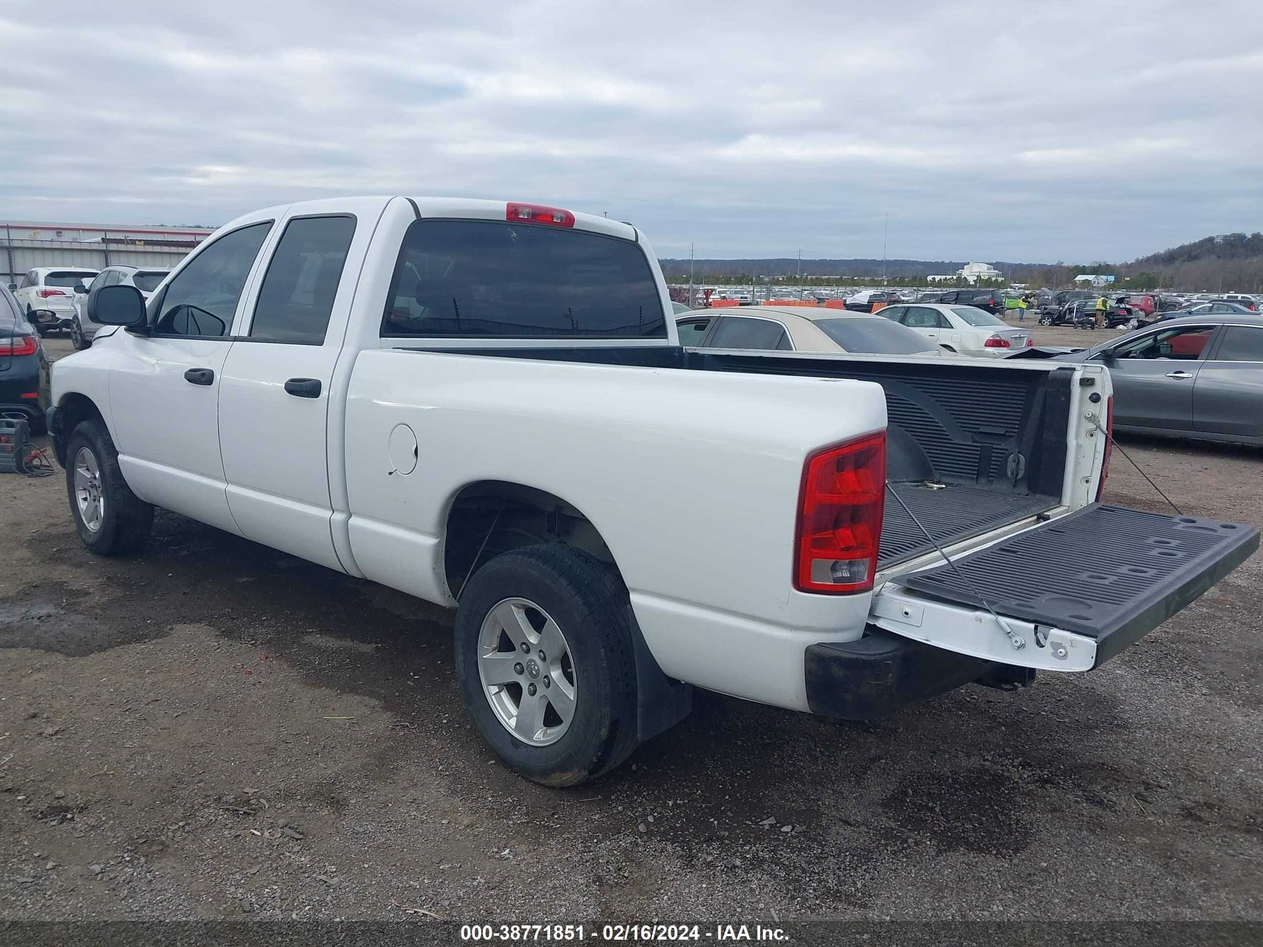 Photo 2 VIN: 1D7HA18N36J114945 - DODGE RAM 