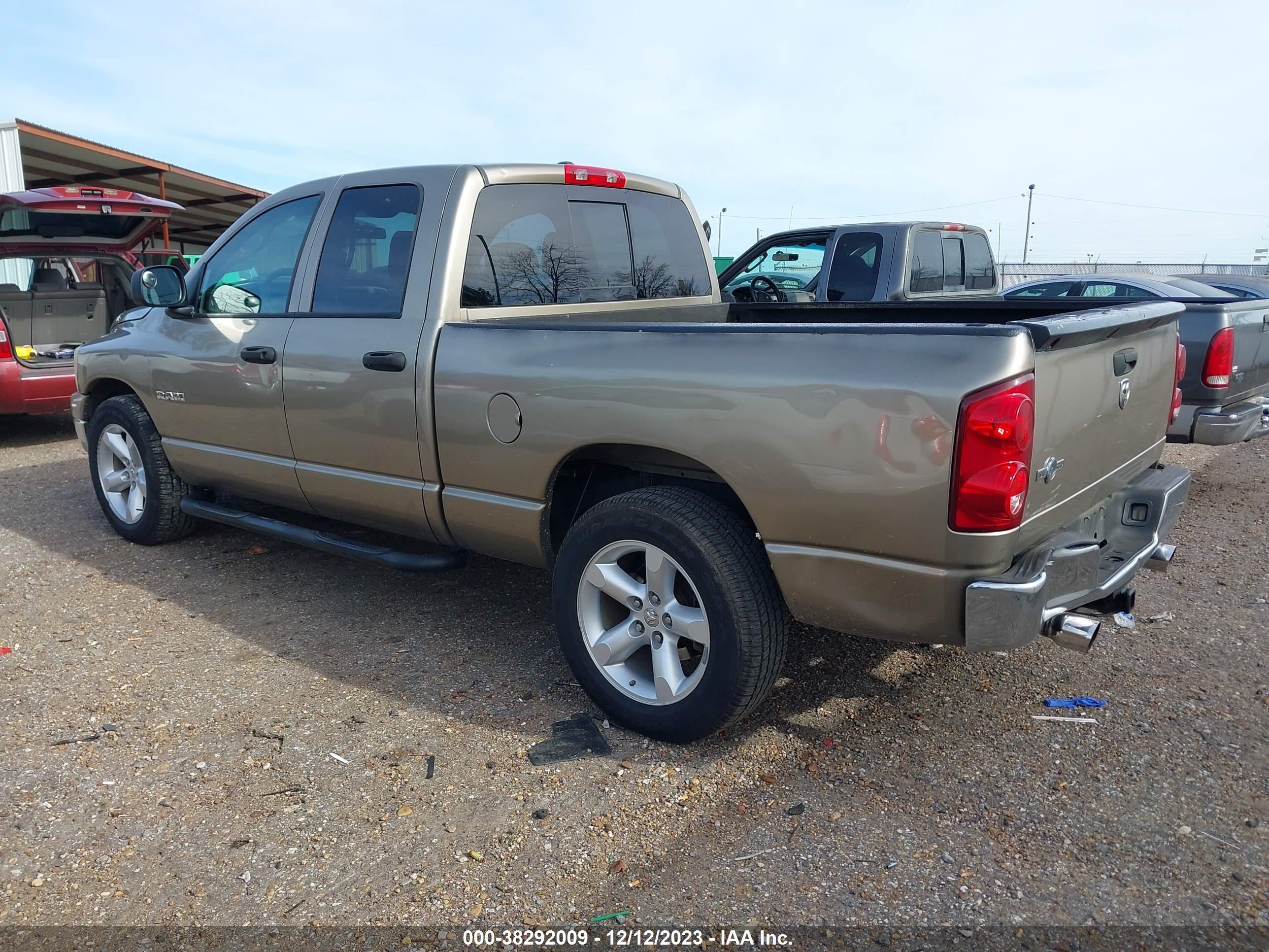 Photo 2 VIN: 1D7HA18N38J126418 - DODGE RAM 