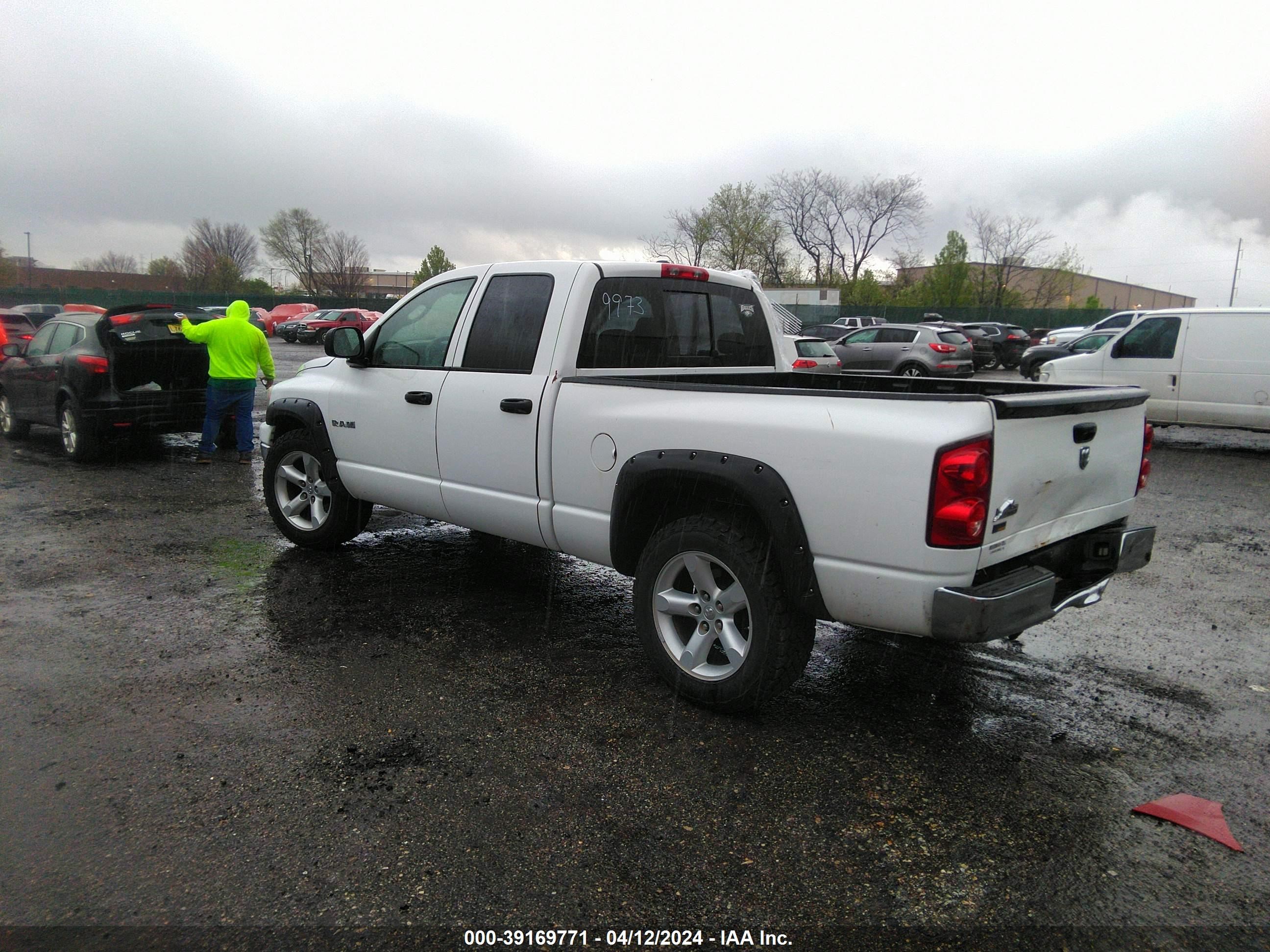 Photo 2 VIN: 1D7HA18N38J225627 - DODGE RAM 