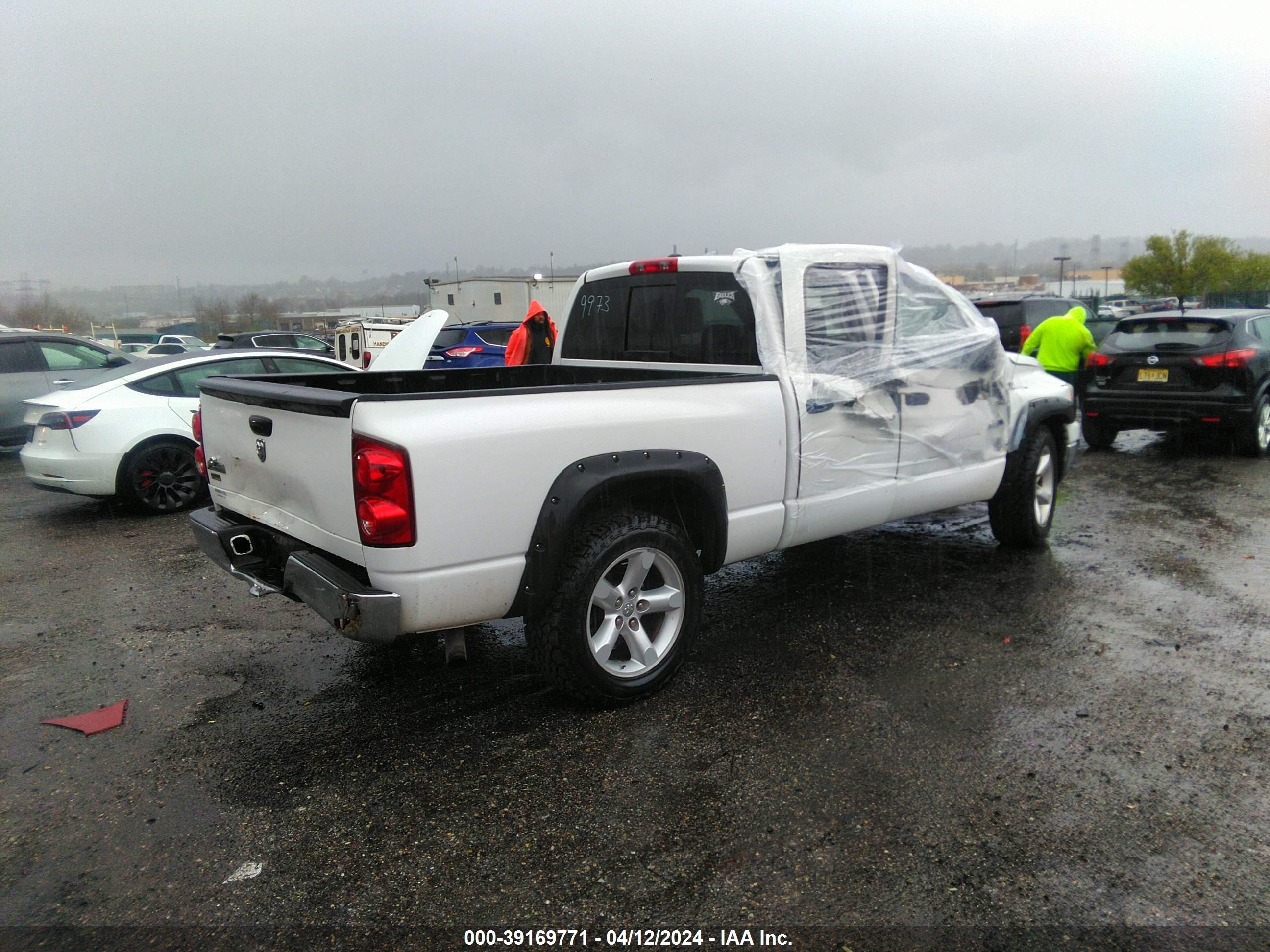 Photo 3 VIN: 1D7HA18N38J225627 - DODGE RAM 