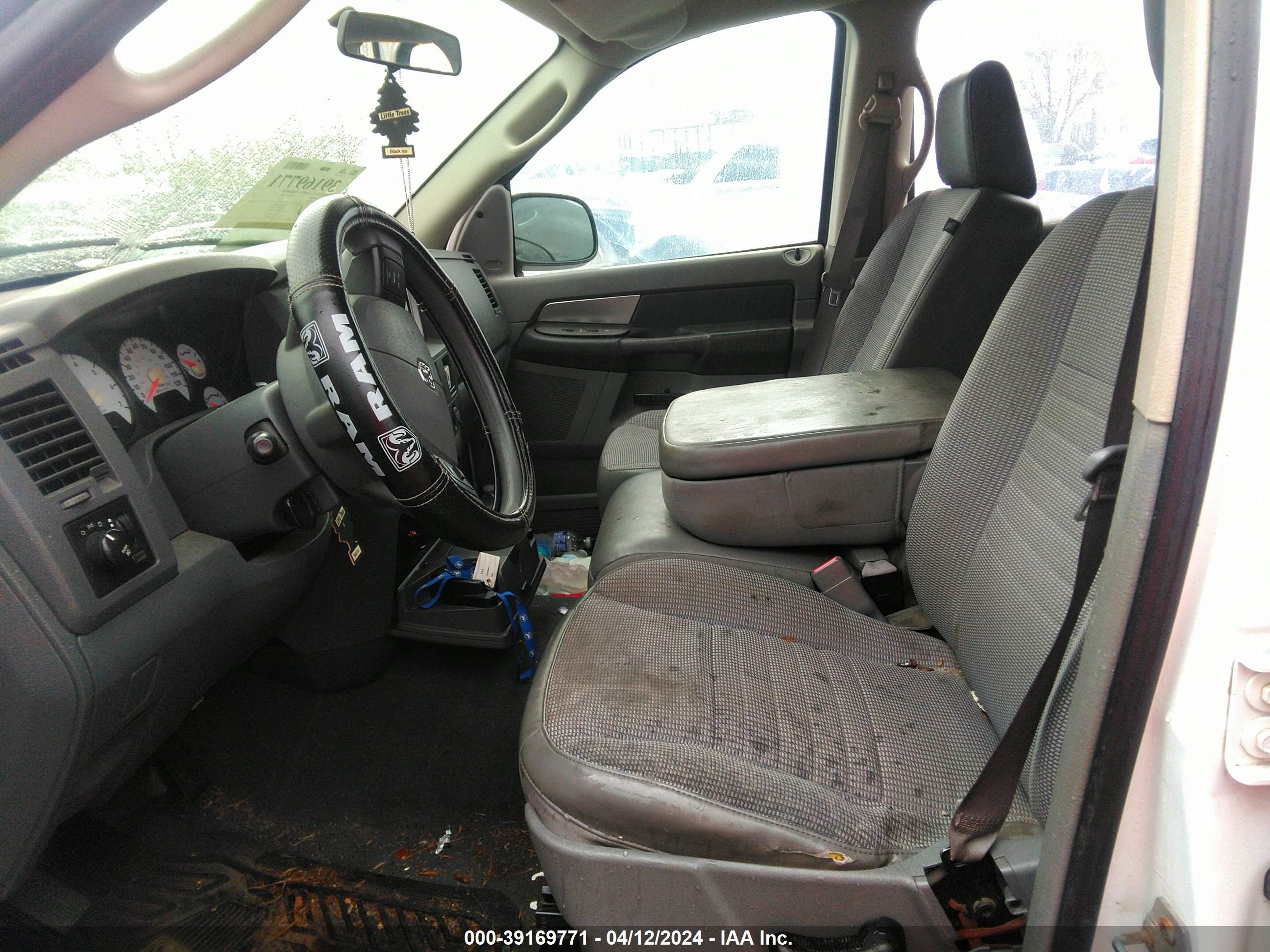 Photo 4 VIN: 1D7HA18N38J225627 - DODGE RAM 