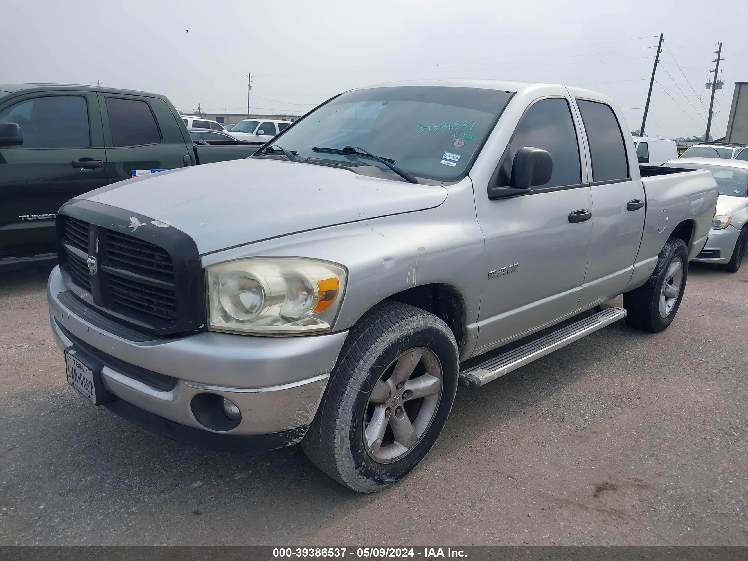 Photo 1 VIN: 1D7HA18N48J129571 - DODGE RAM 