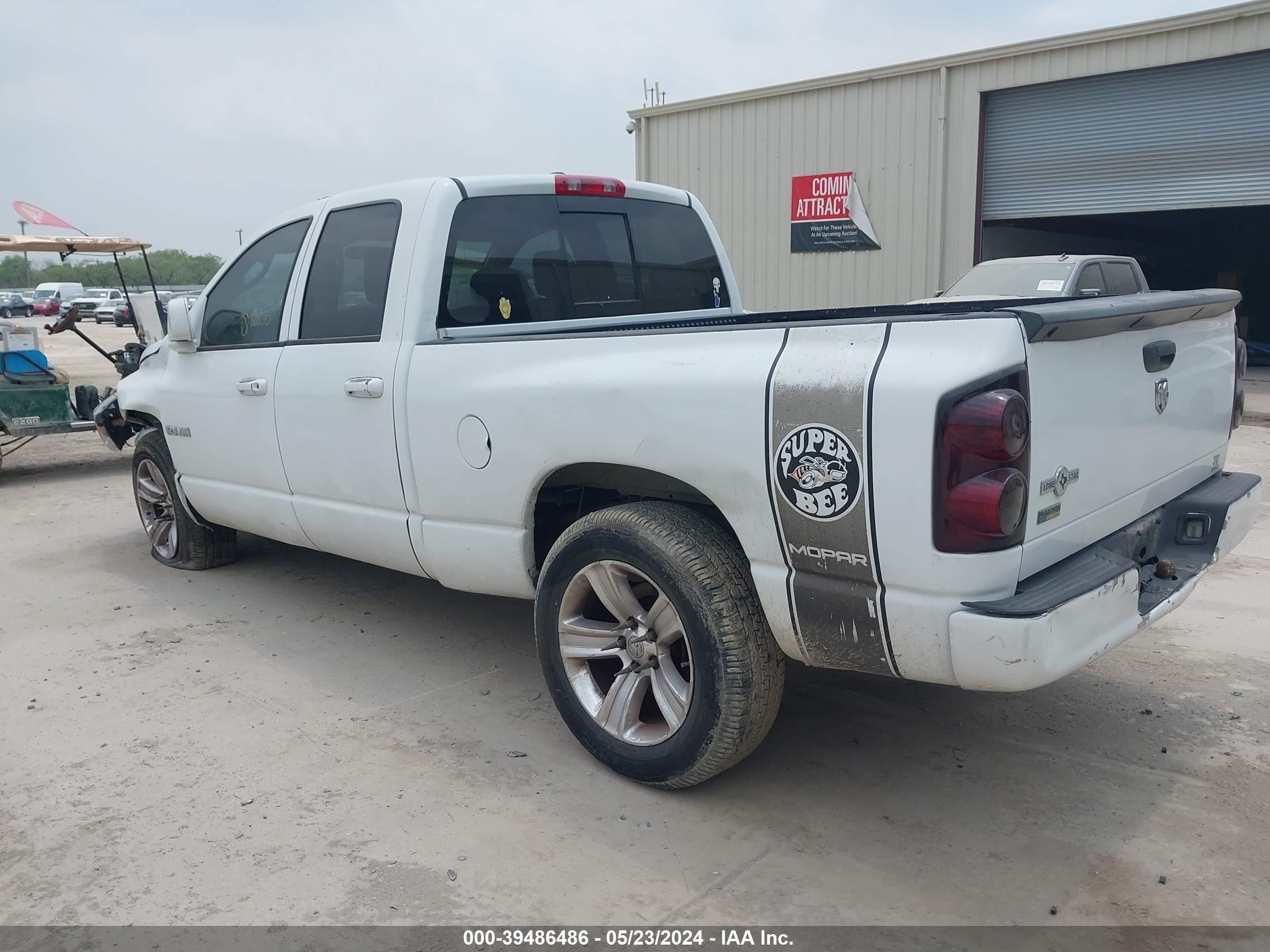 Photo 2 VIN: 1D7HA18N58S608270 - DODGE RAM 