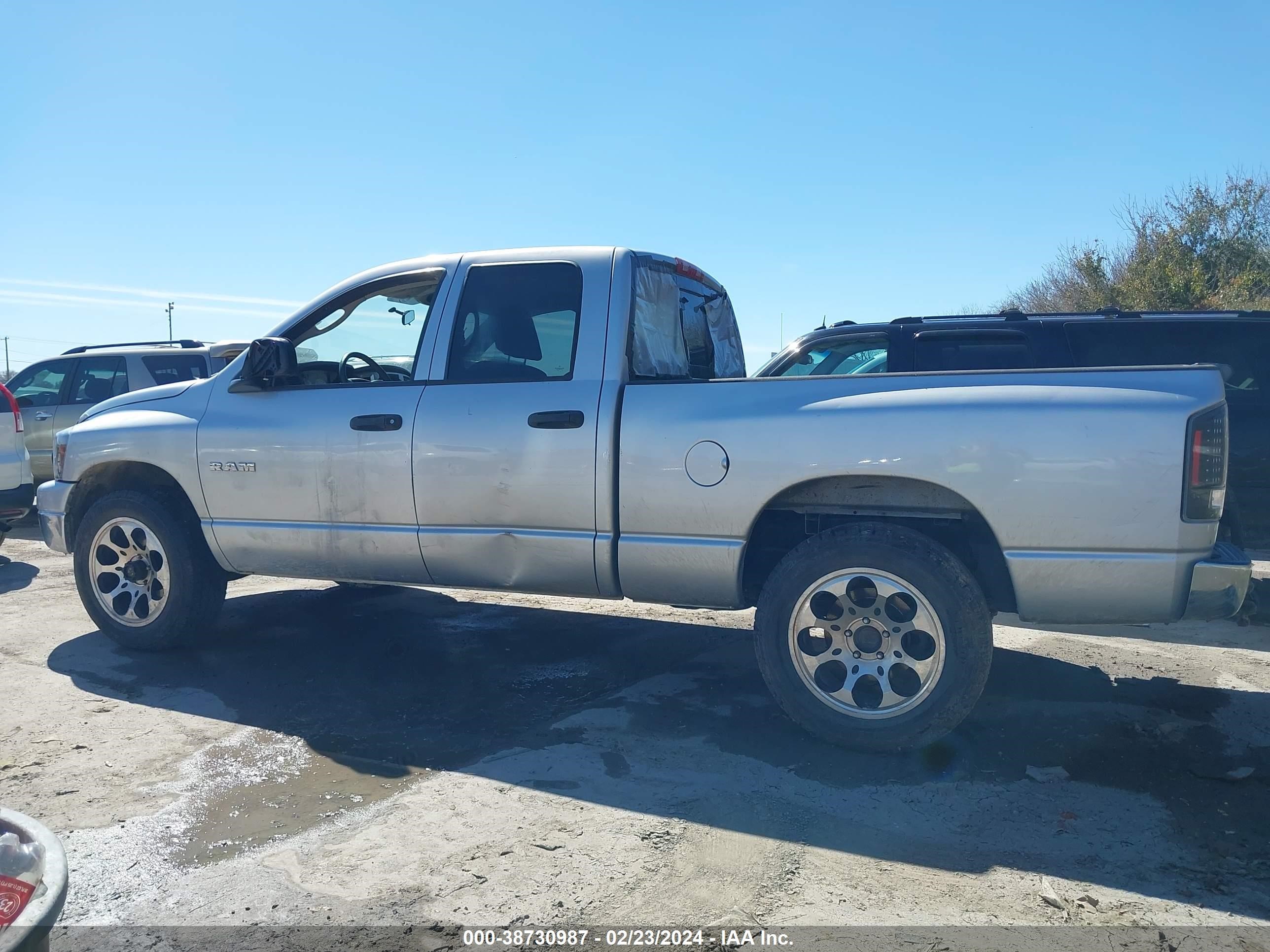 Photo 2 VIN: 1D7HA18N68S536771 - DODGE RAM 