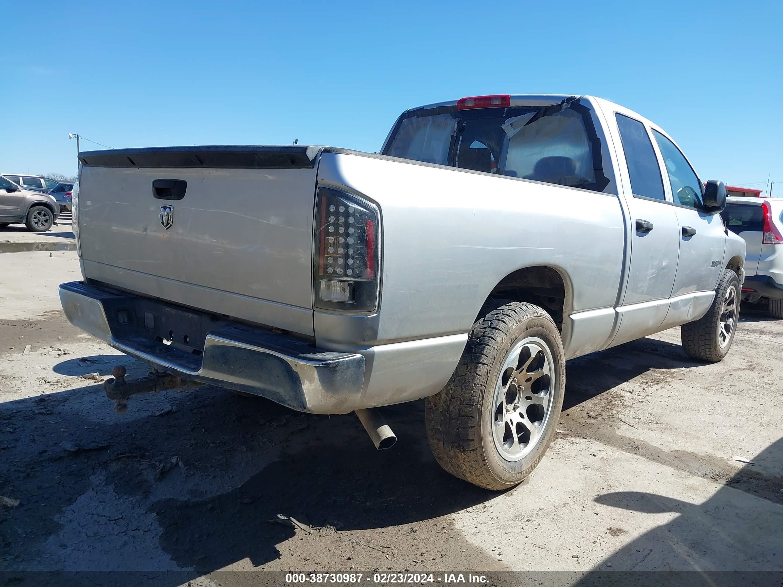 Photo 3 VIN: 1D7HA18N68S536771 - DODGE RAM 