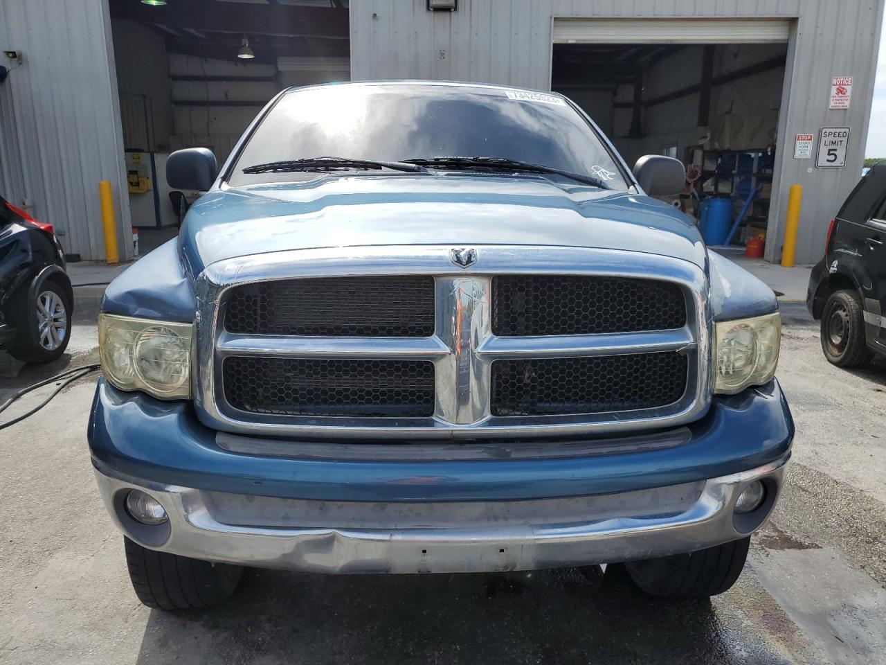 Photo 4 VIN: 1D7HA18N82S689403 - DODGE RAM 