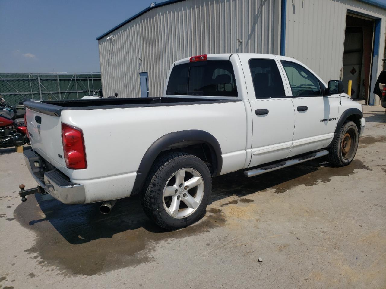 Photo 2 VIN: 1D7HA18P17J520550 - DODGE RAM 