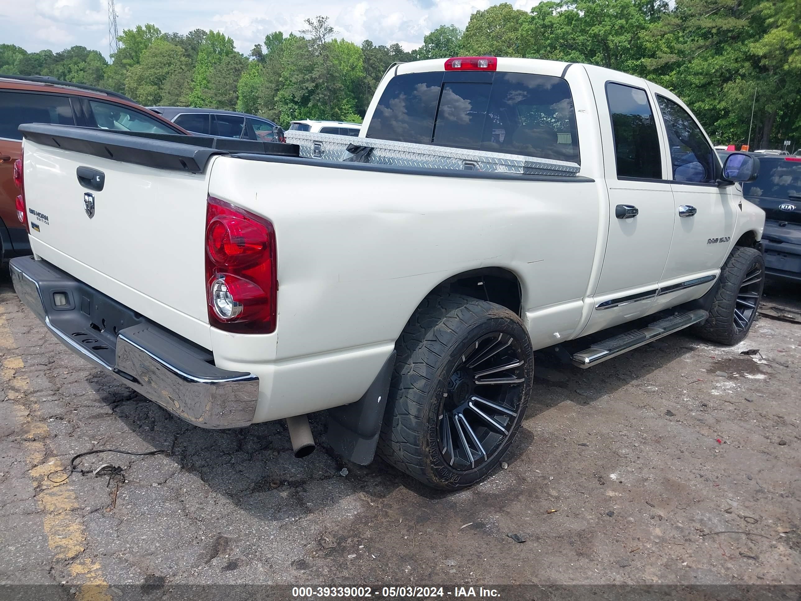 Photo 3 VIN: 1D7HA18P37J605065 - DODGE RAM 