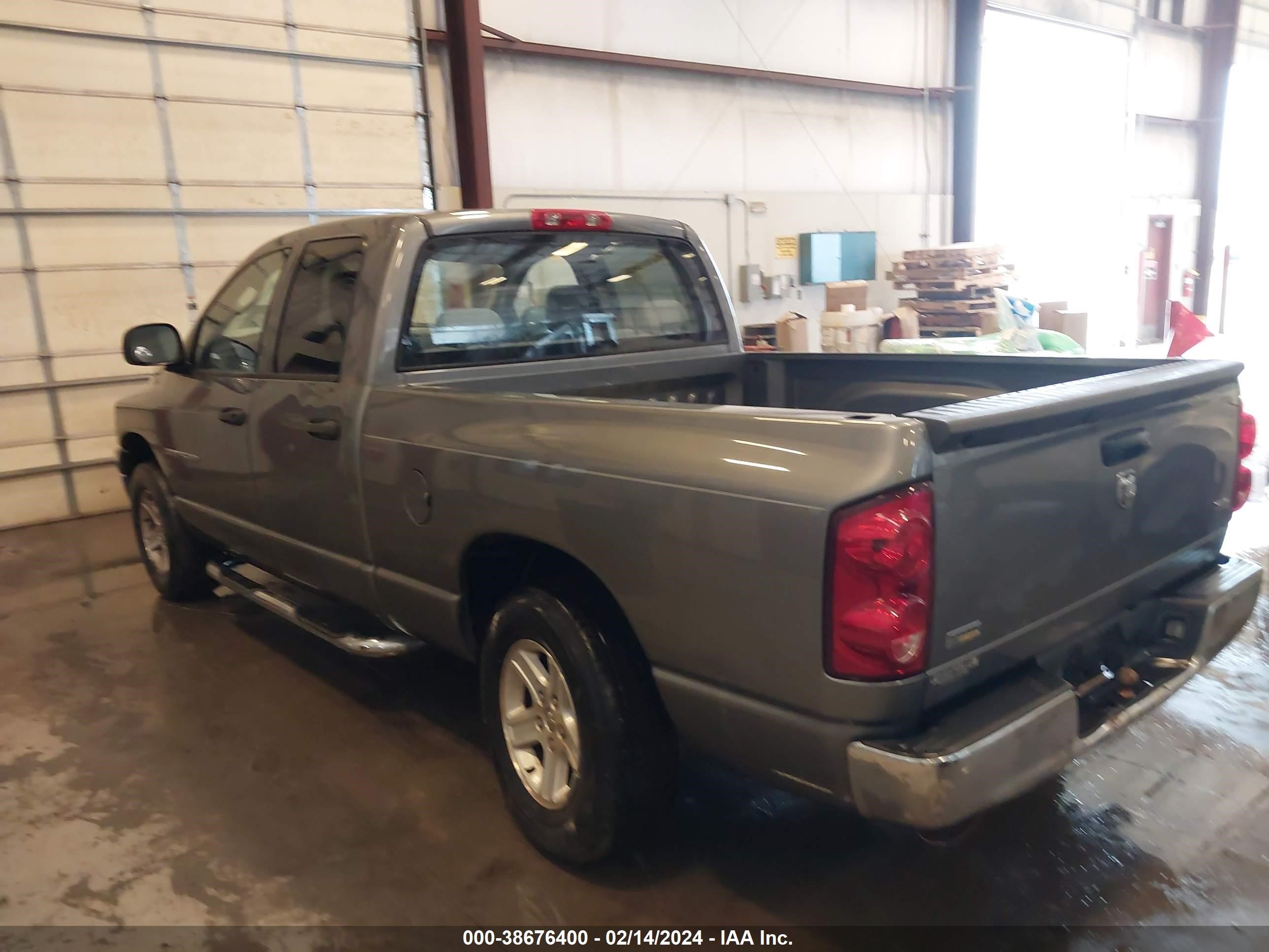 Photo 2 VIN: 1D7HA18P57S273981 - DODGE RAM 