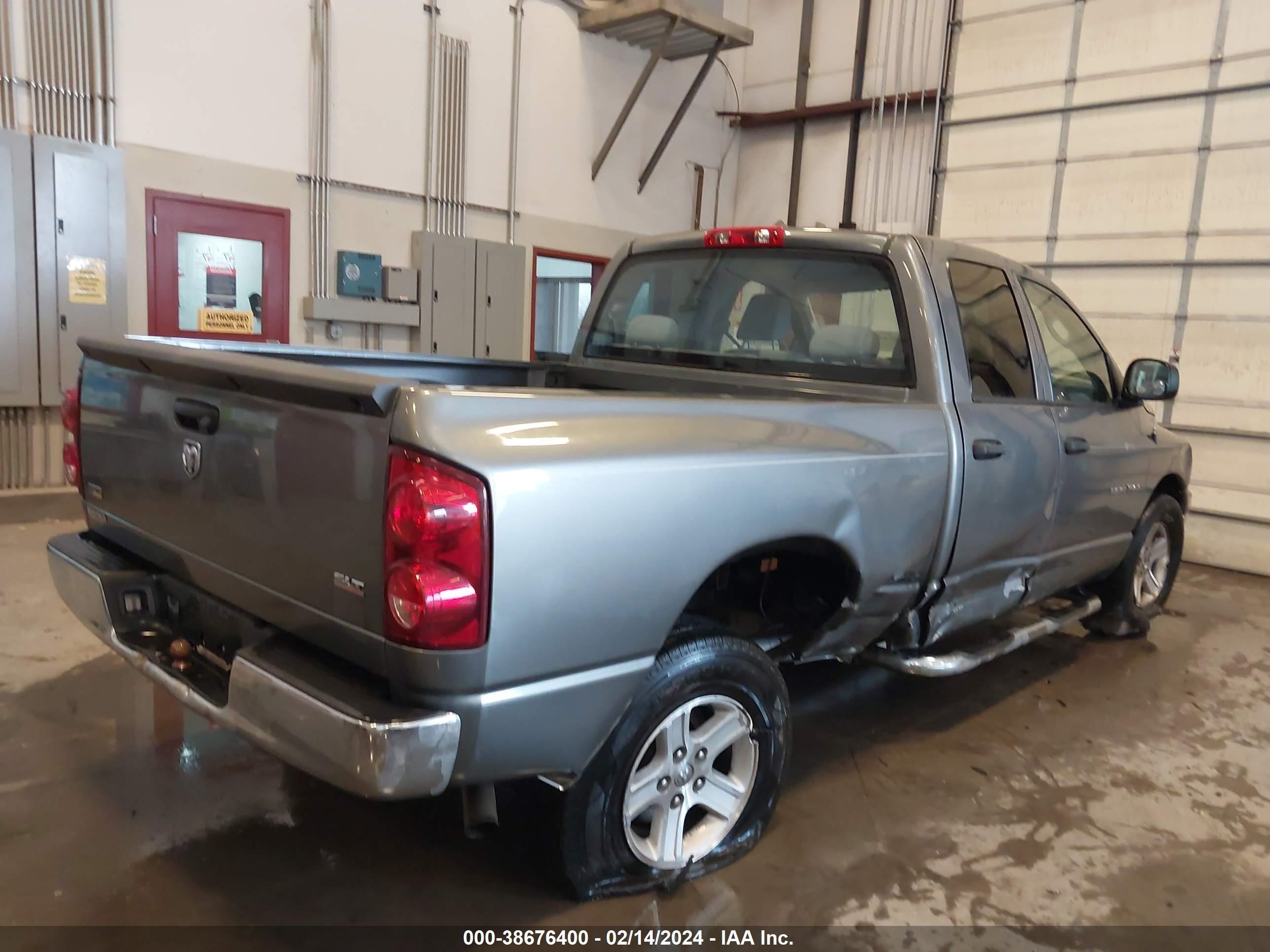 Photo 3 VIN: 1D7HA18P57S273981 - DODGE RAM 