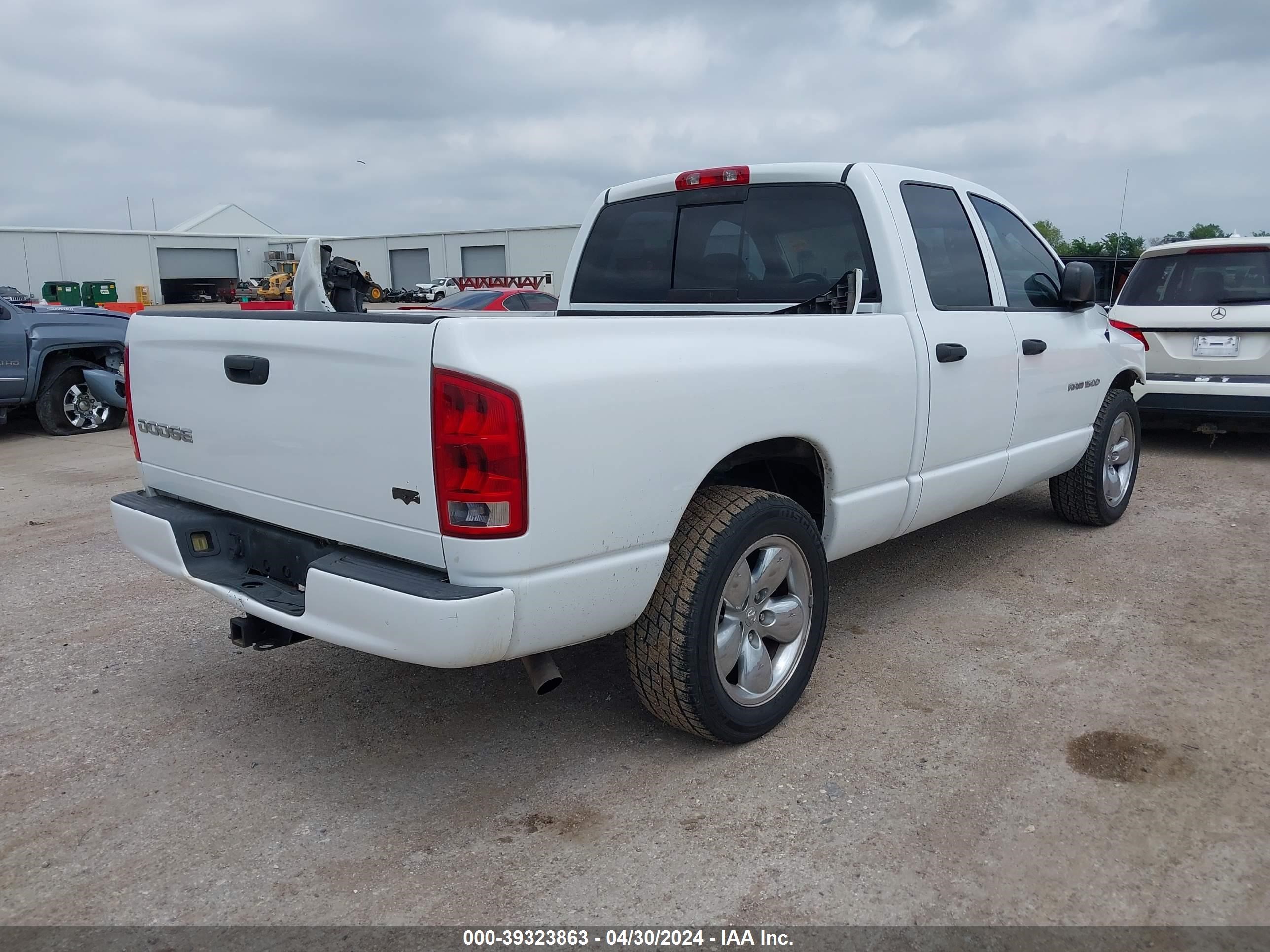 Photo 3 VIN: 1D7HA18Z03S124759 - DODGE RAM 