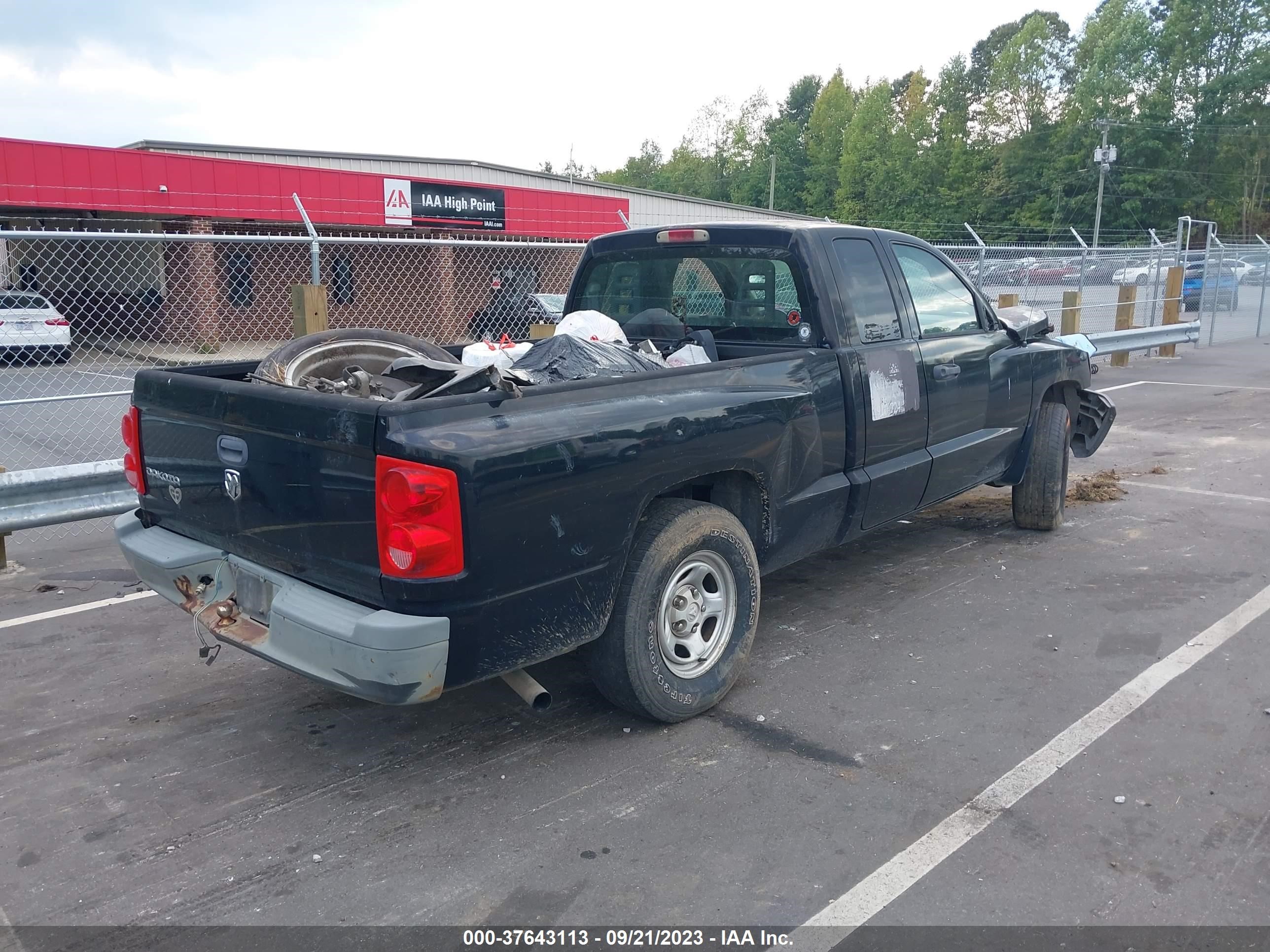 Photo 3 VIN: 1D7HE22K05S329569 - DODGE DAKOTA 