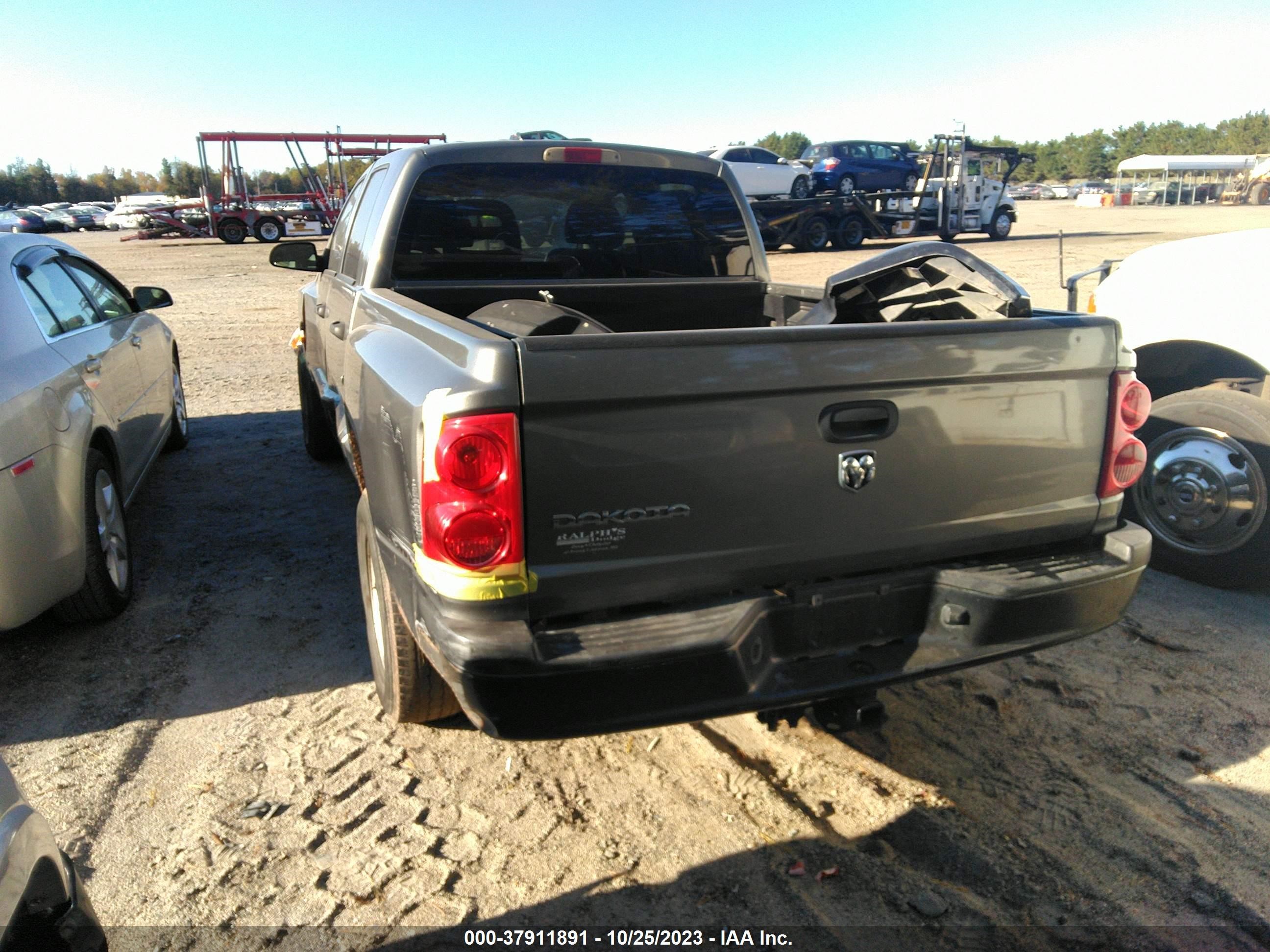 Photo 2 VIN: 1D7HE28K55S193429 - DODGE DAKOTA 