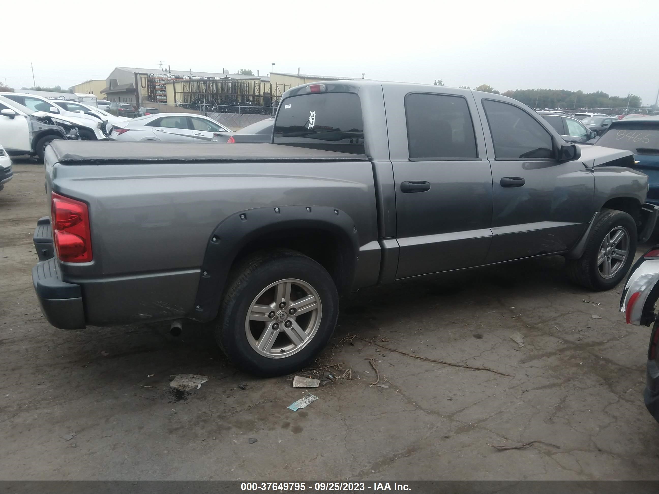 Photo 3 VIN: 1D7HE38K58S634423 - DODGE DAKOTA 