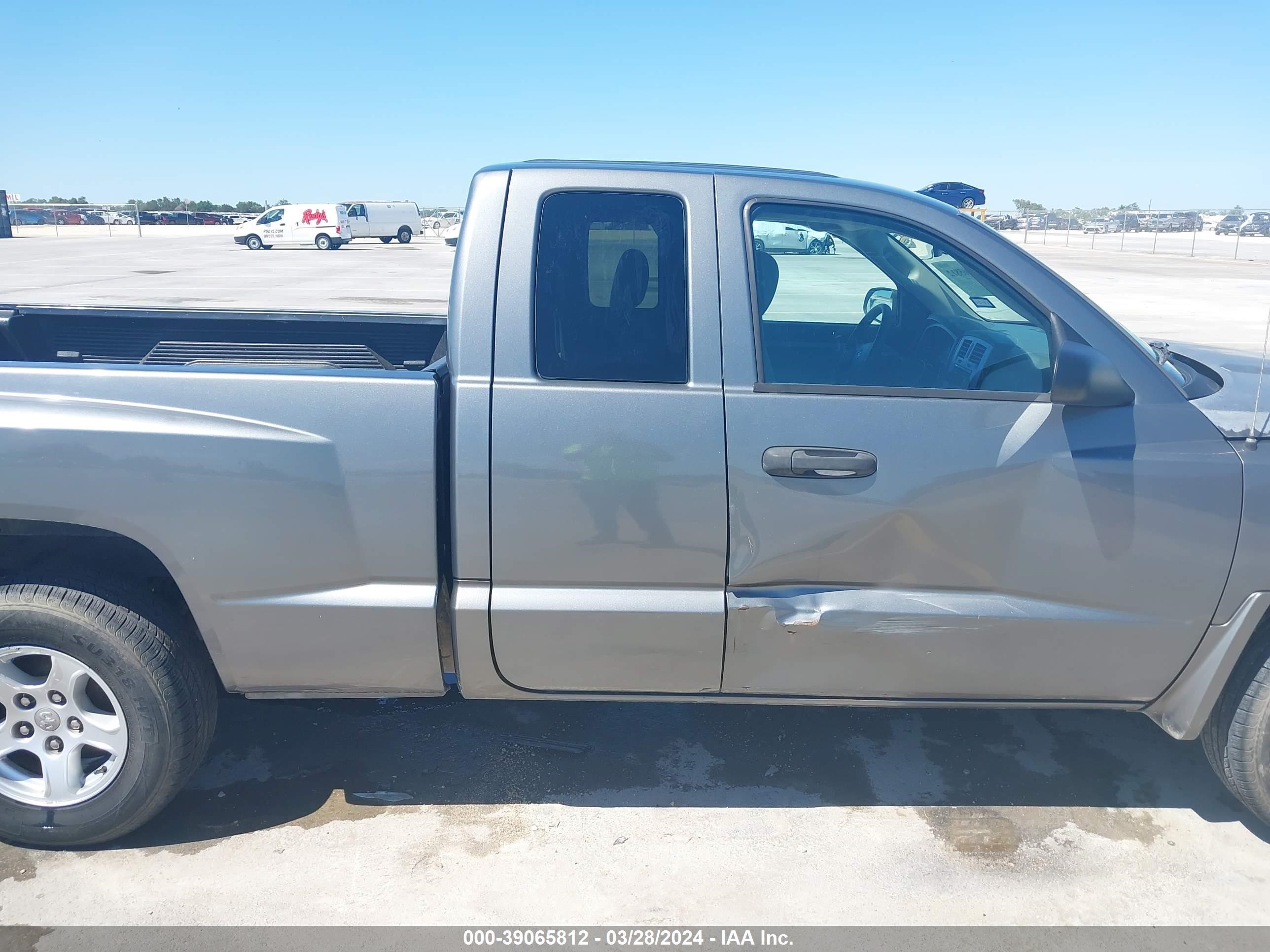 Photo 17 VIN: 1D7HE42K05S149665 - DODGE DAKOTA 