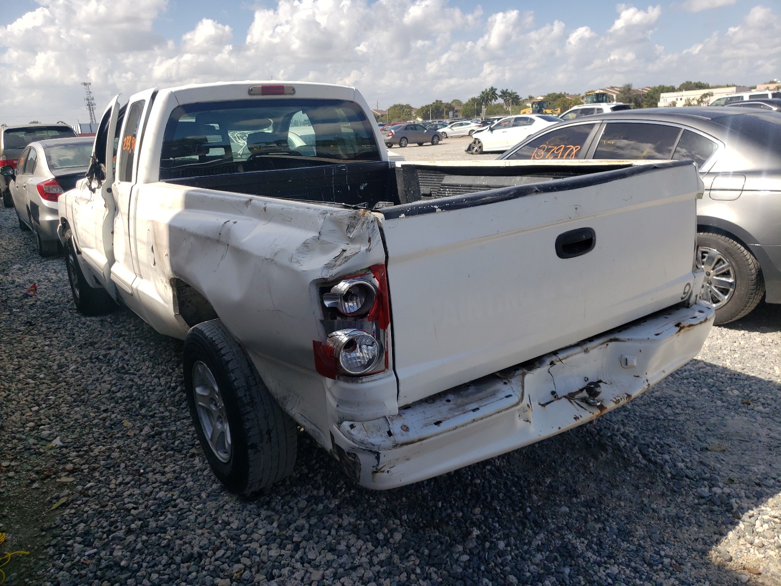 Photo 2 VIN: 1D7HE42K45S329604 - DODGE DAKOTA SLT 