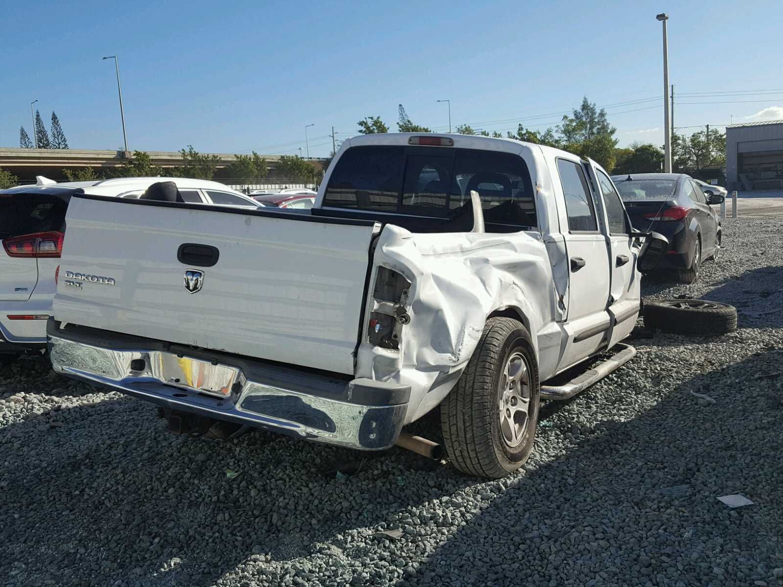 Photo 3 VIN: 1D7HE48K35S271220 - DODGE DAKOTA 