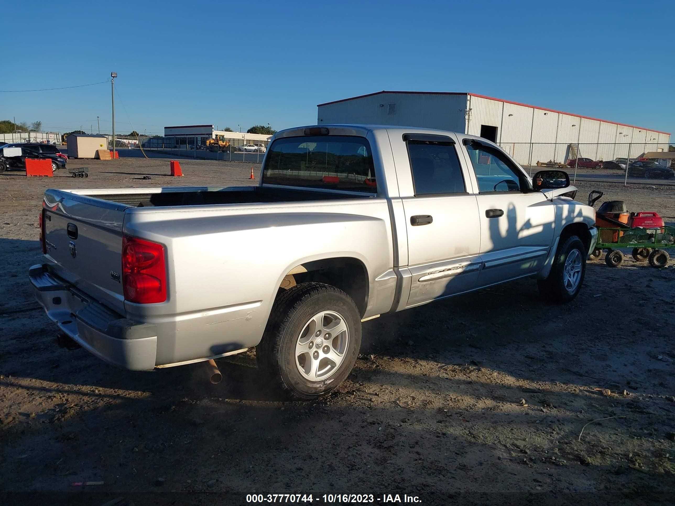 Photo 3 VIN: 1D7HE48N56S583115 - DODGE DAKOTA 