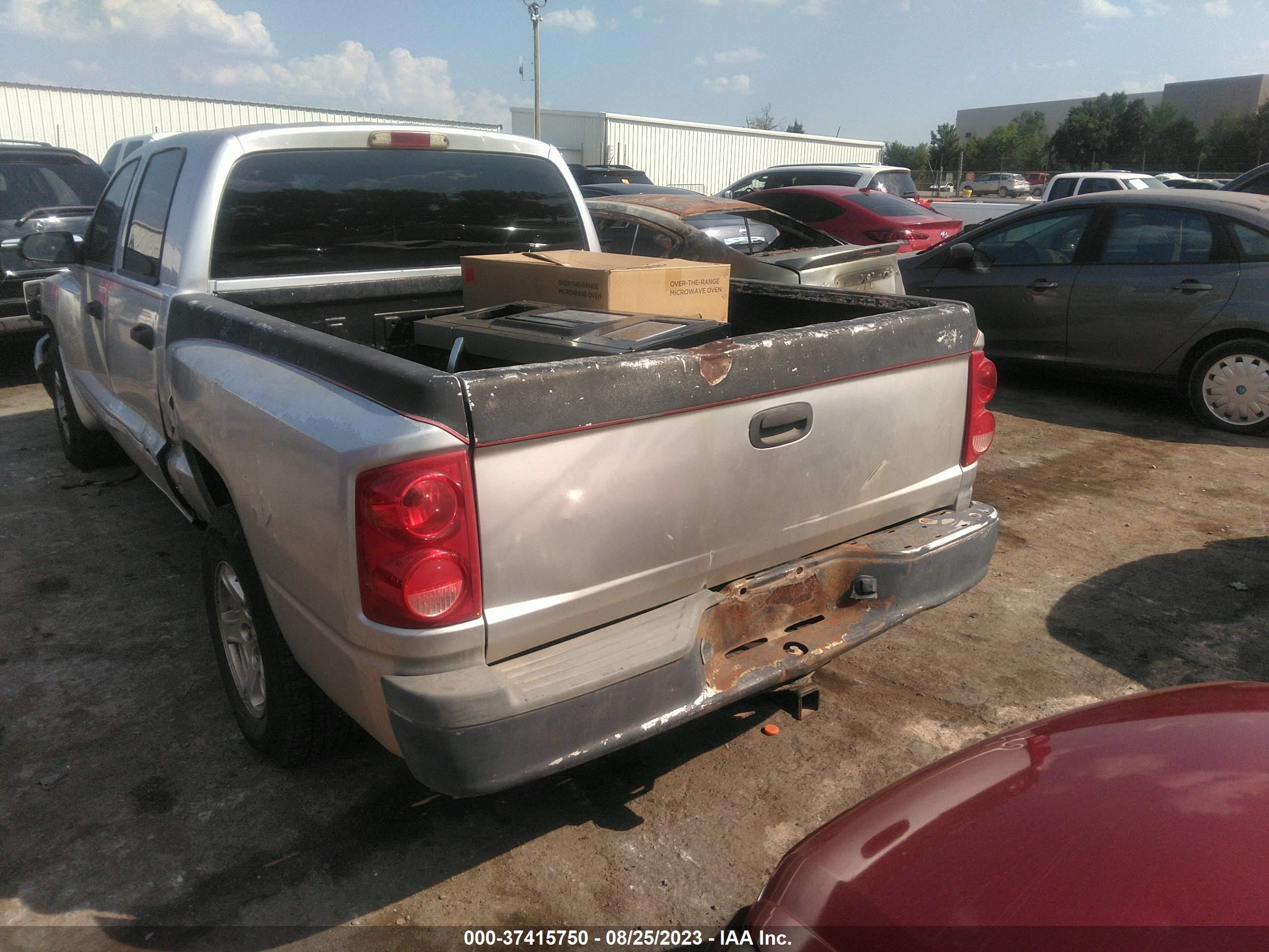 Photo 2 VIN: 1D7HE48N66S646528 - DODGE DAKOTA 