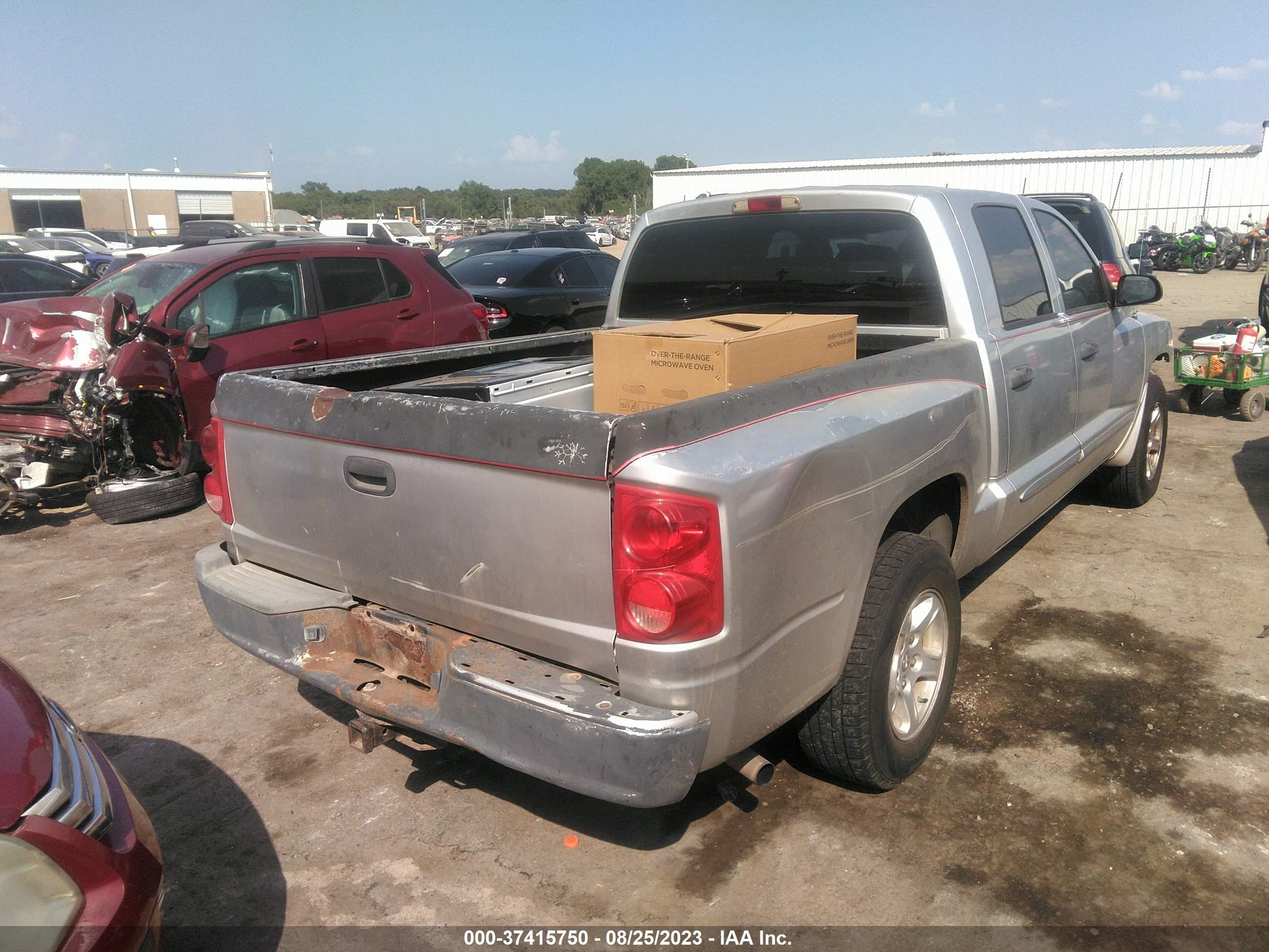 Photo 3 VIN: 1D7HE48N66S646528 - DODGE DAKOTA 