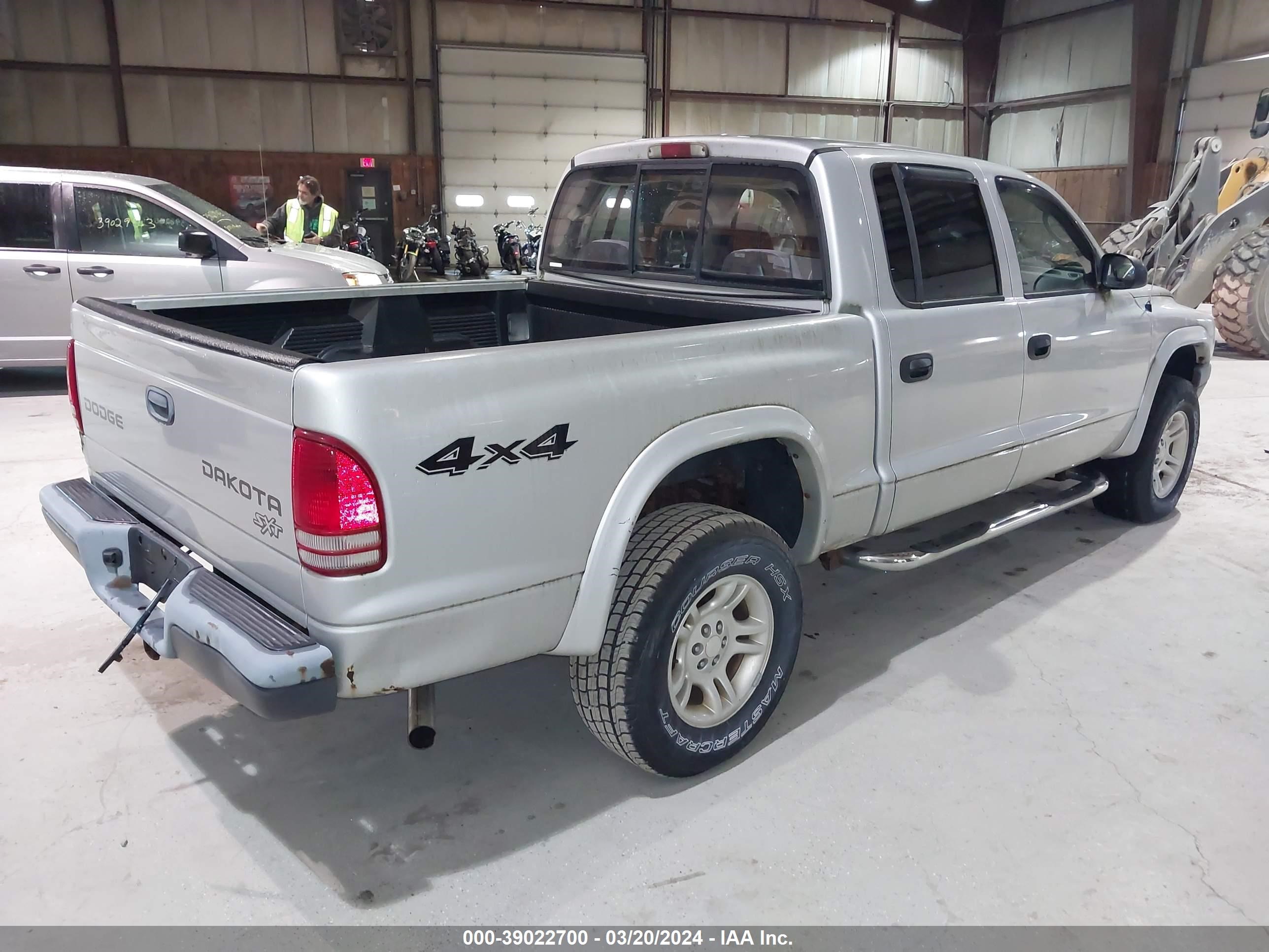 Photo 3 VIN: 1D7HG38N04S769551 - DODGE DAKOTA 