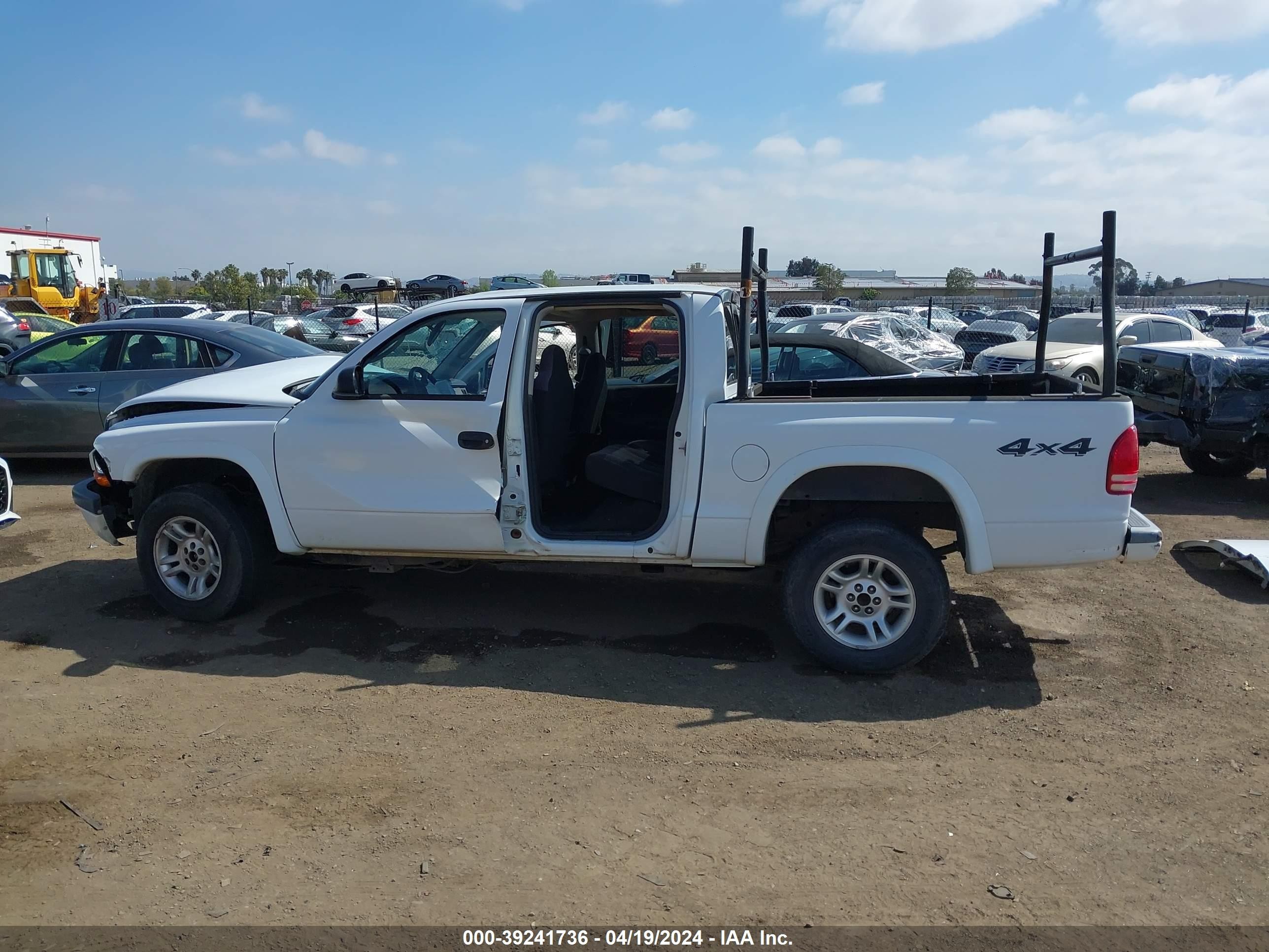 Photo 13 VIN: 1D7HG38N34S525201 - DODGE DAKOTA 