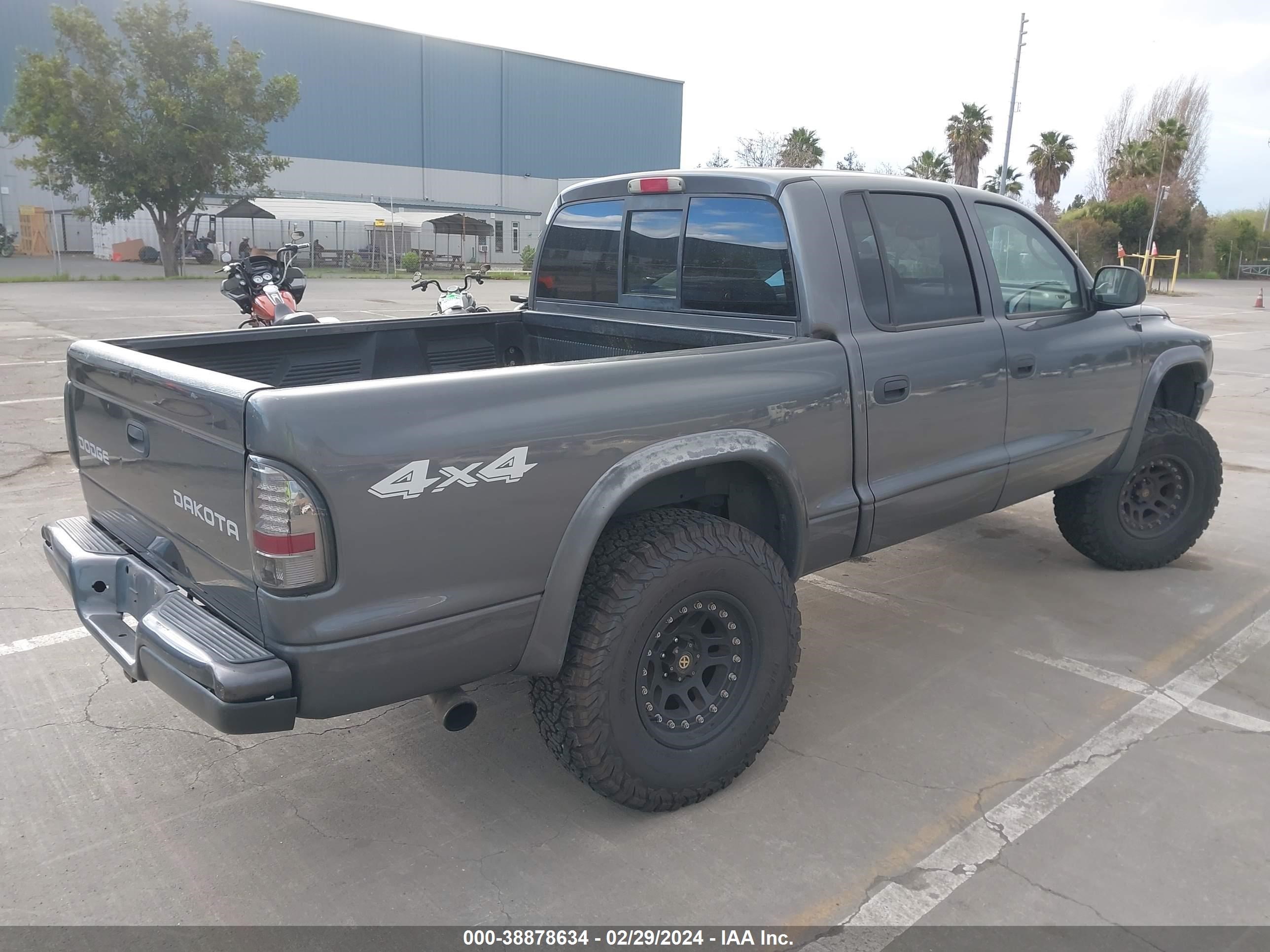 Photo 3 VIN: 1D7HG38N74S565667 - DODGE DAKOTA 