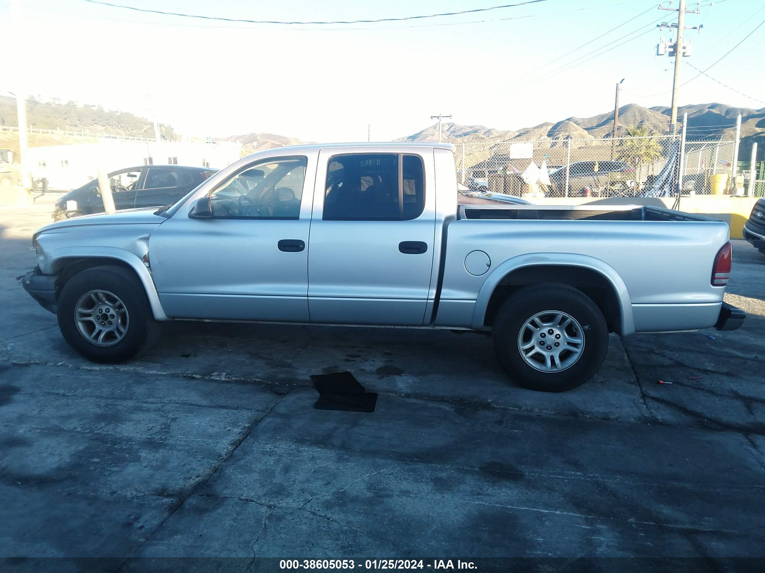 Photo 13 VIN: 1D7HL38K34S587201 - DODGE DAKOTA 