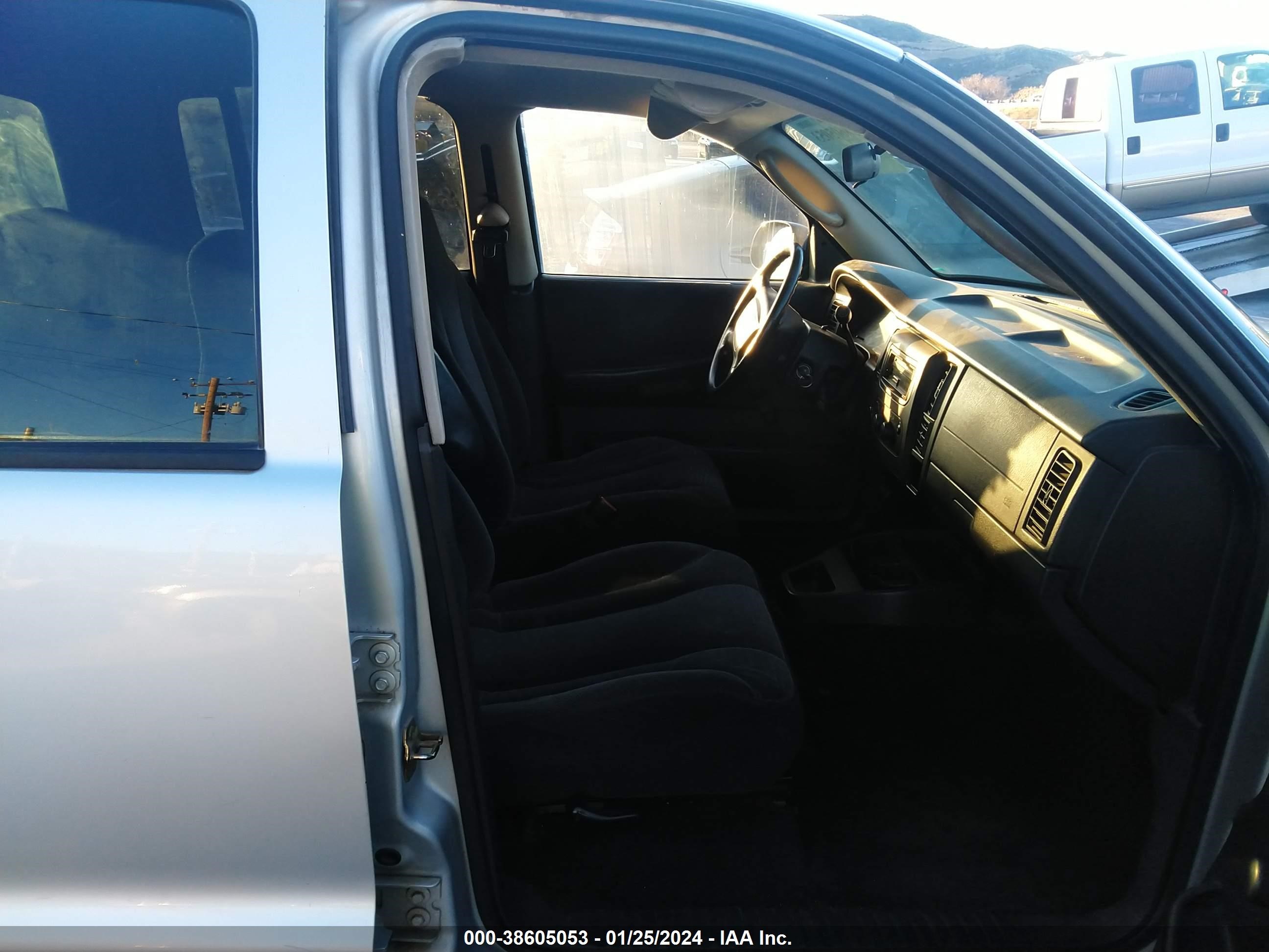 Photo 4 VIN: 1D7HL38K34S587201 - DODGE DAKOTA 