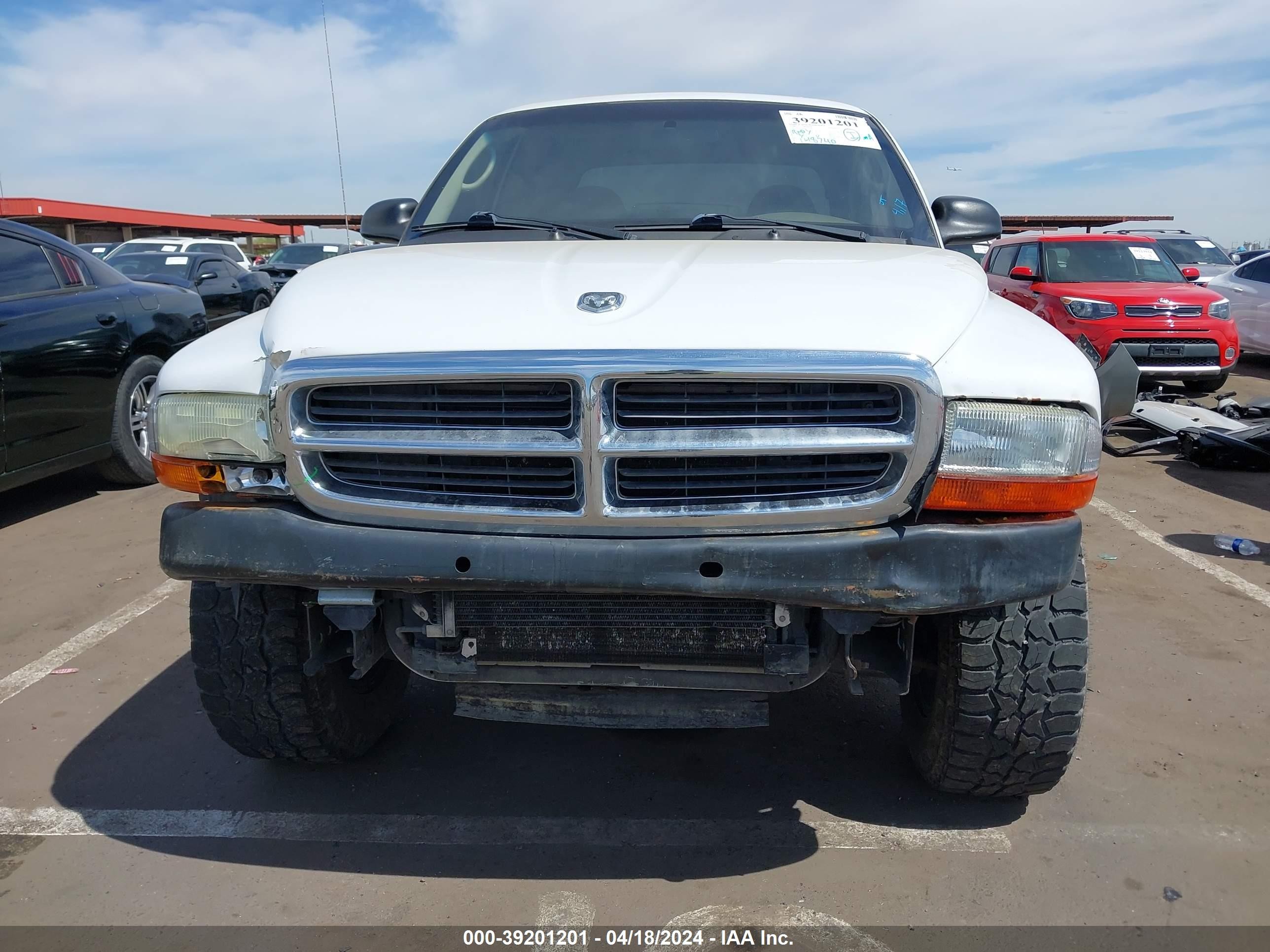 Photo 11 VIN: 1D7HL38N84S547853 - DODGE DAKOTA 