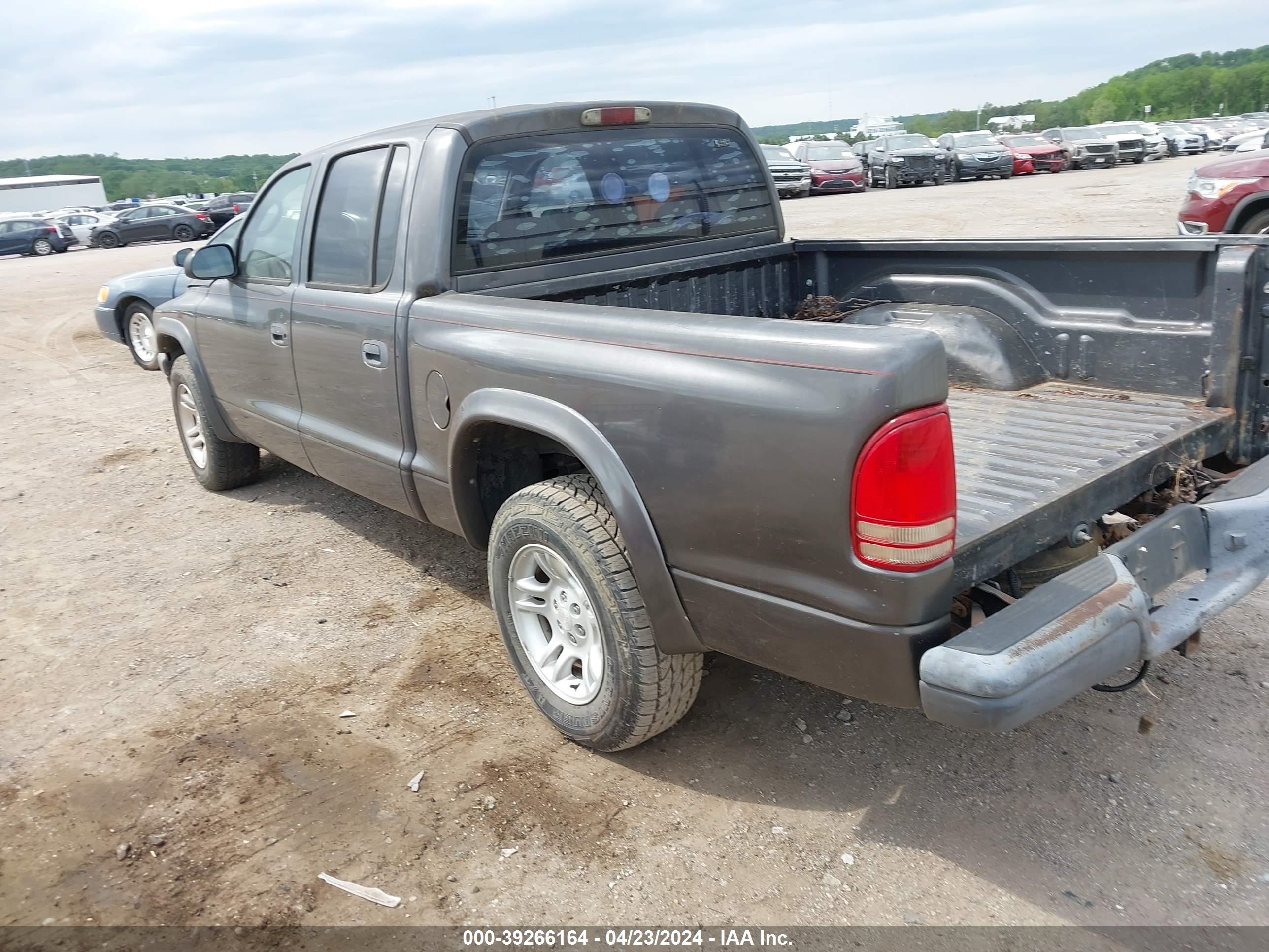 Photo 2 VIN: 1D7HL38X73S223227 - DODGE DAKOTA 