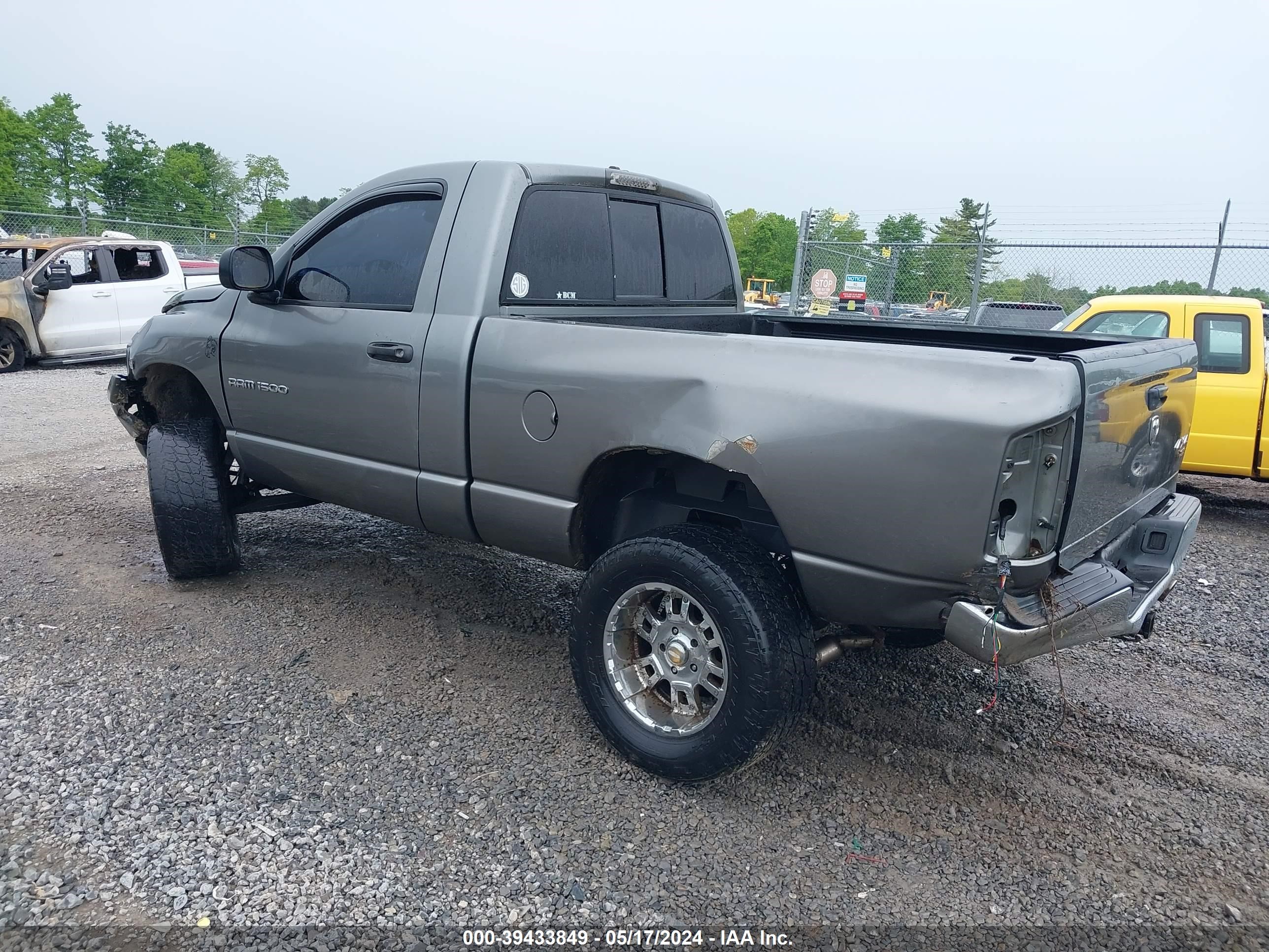 Photo 2 VIN: 1D7HU16D05J607983 - DODGE RAM 