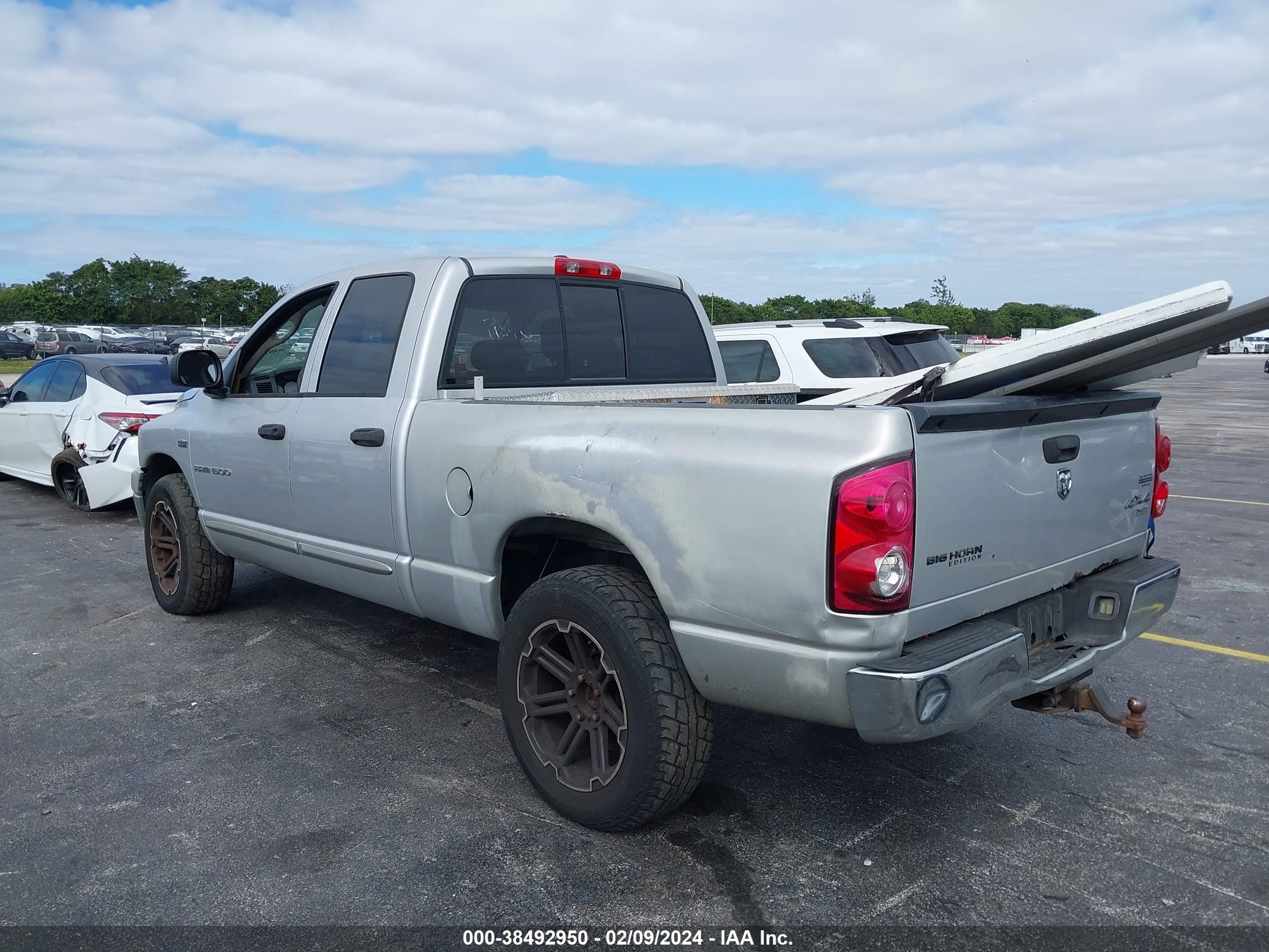 Photo 2 VIN: 1D7HU18217S134376 - DODGE RAM 