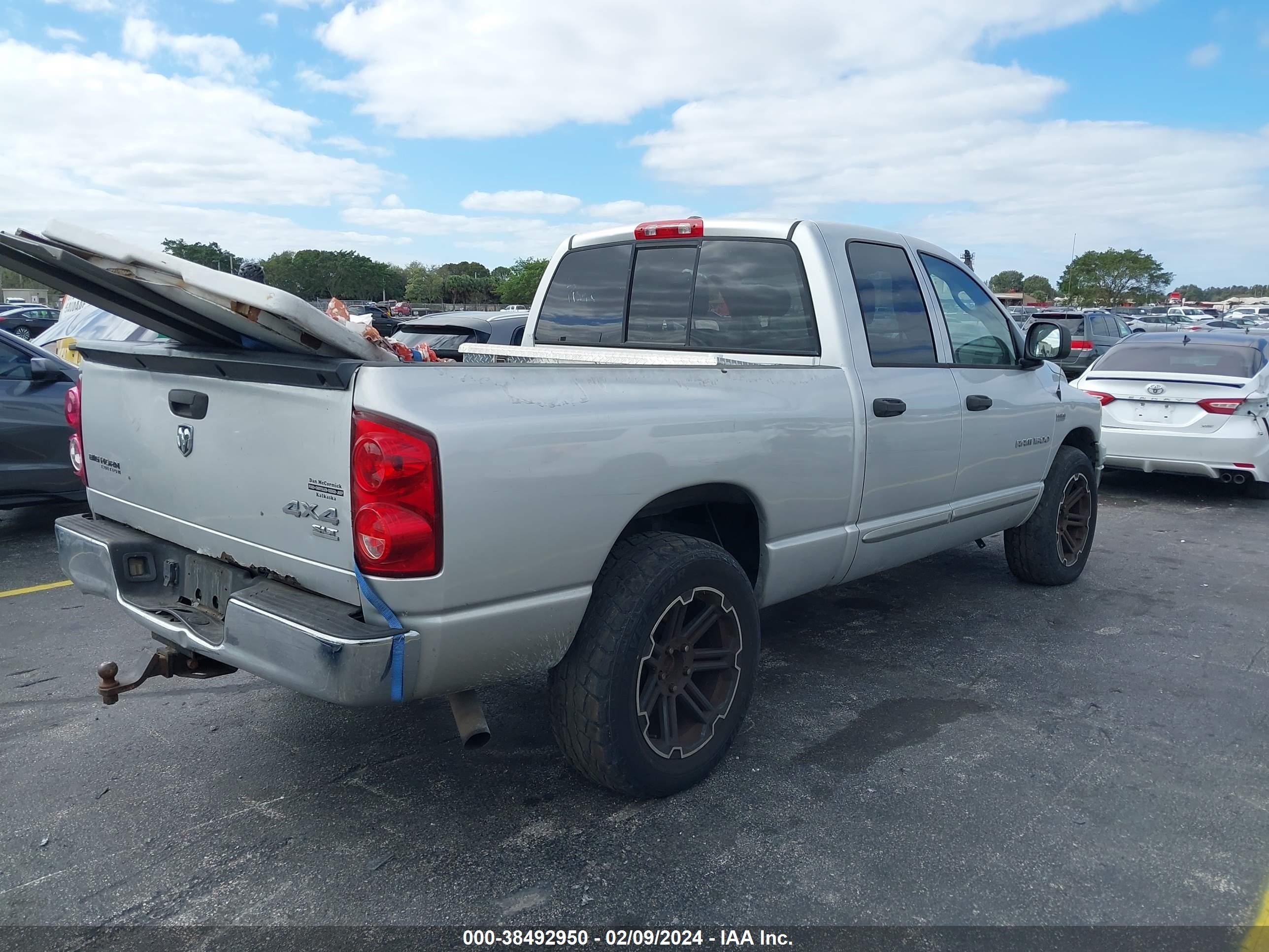 Photo 3 VIN: 1D7HU18217S134376 - DODGE RAM 