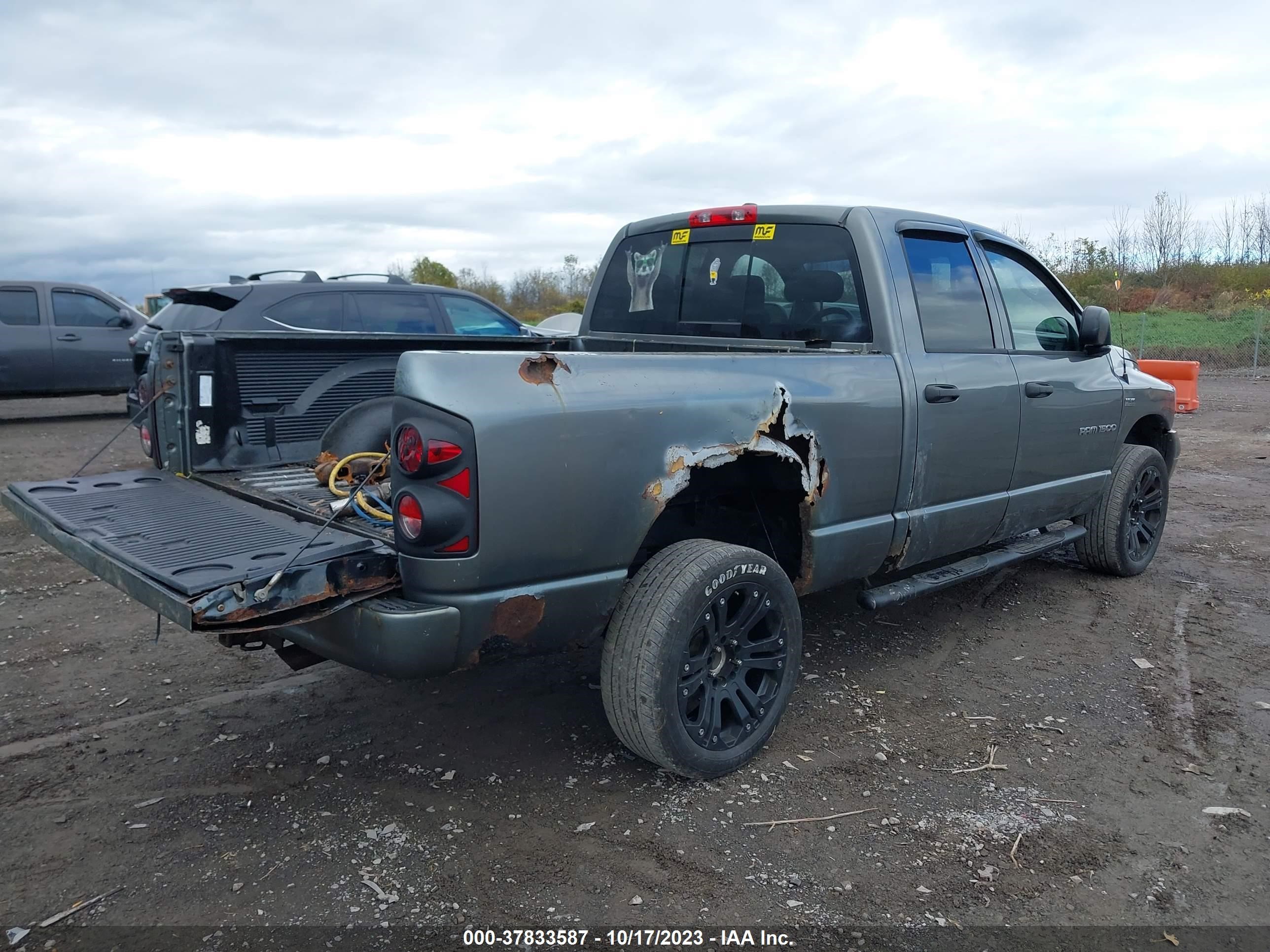 Photo 3 VIN: 1D7HU182X7S233455 - DODGE RAM 