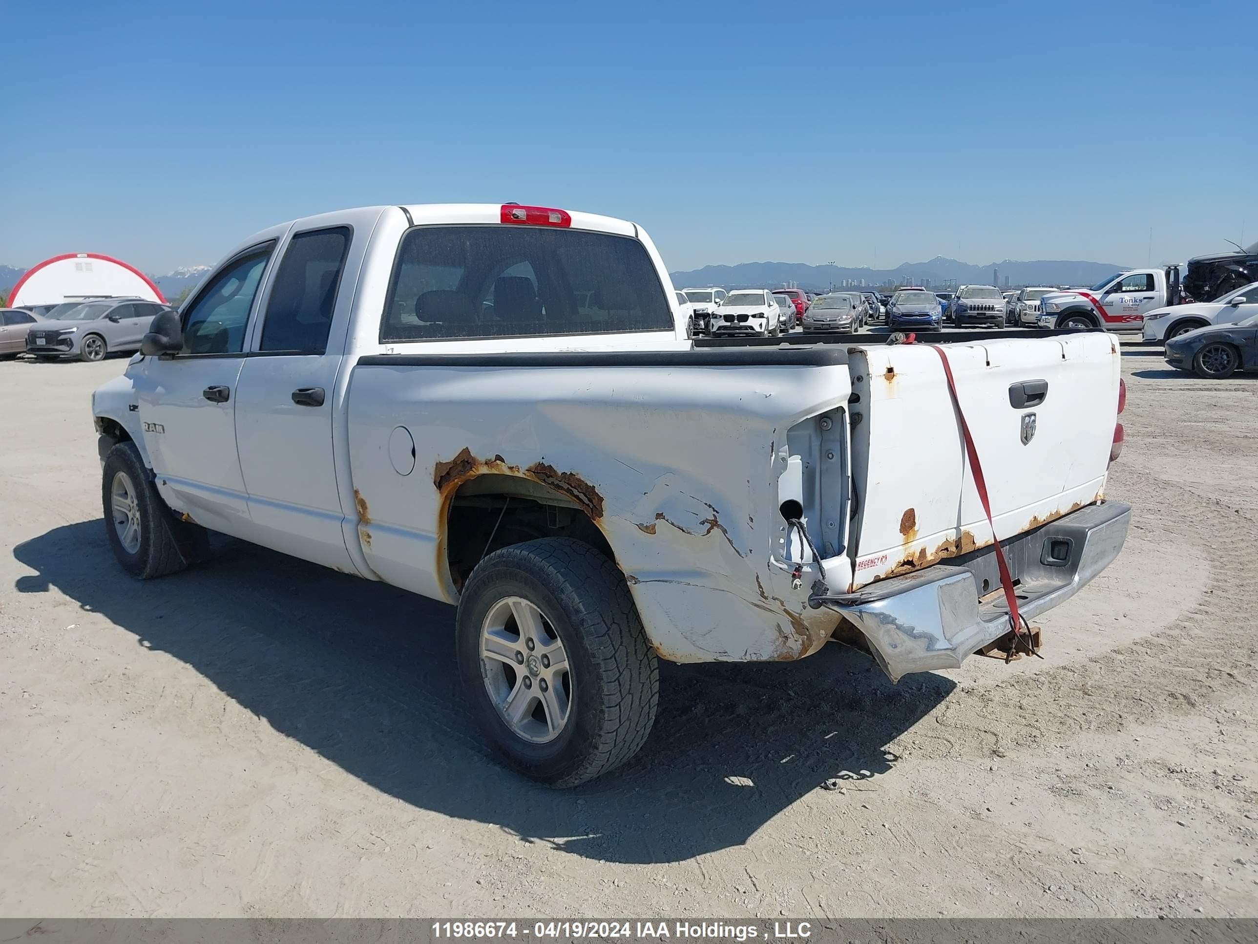 Photo 2 VIN: 1D7HU182X8J217103 - DODGE RAM 