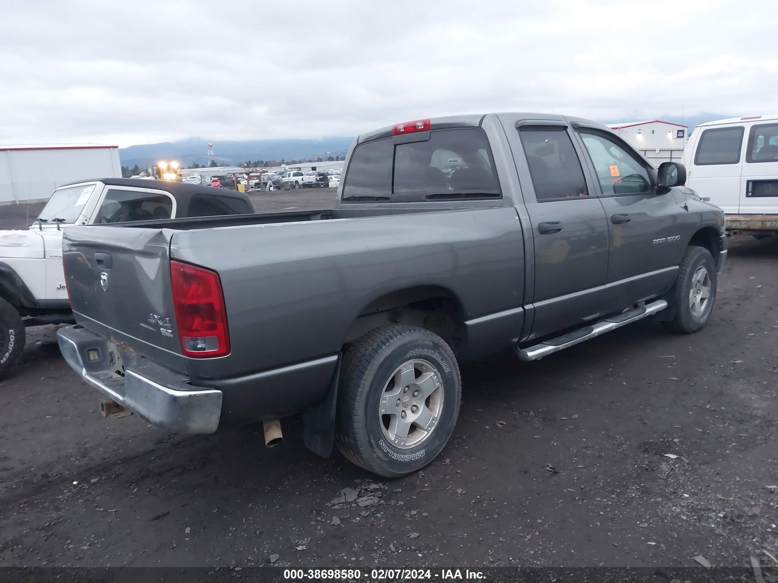 Photo 3 VIN: 1D7HU18D05S105403 - DODGE RAM 