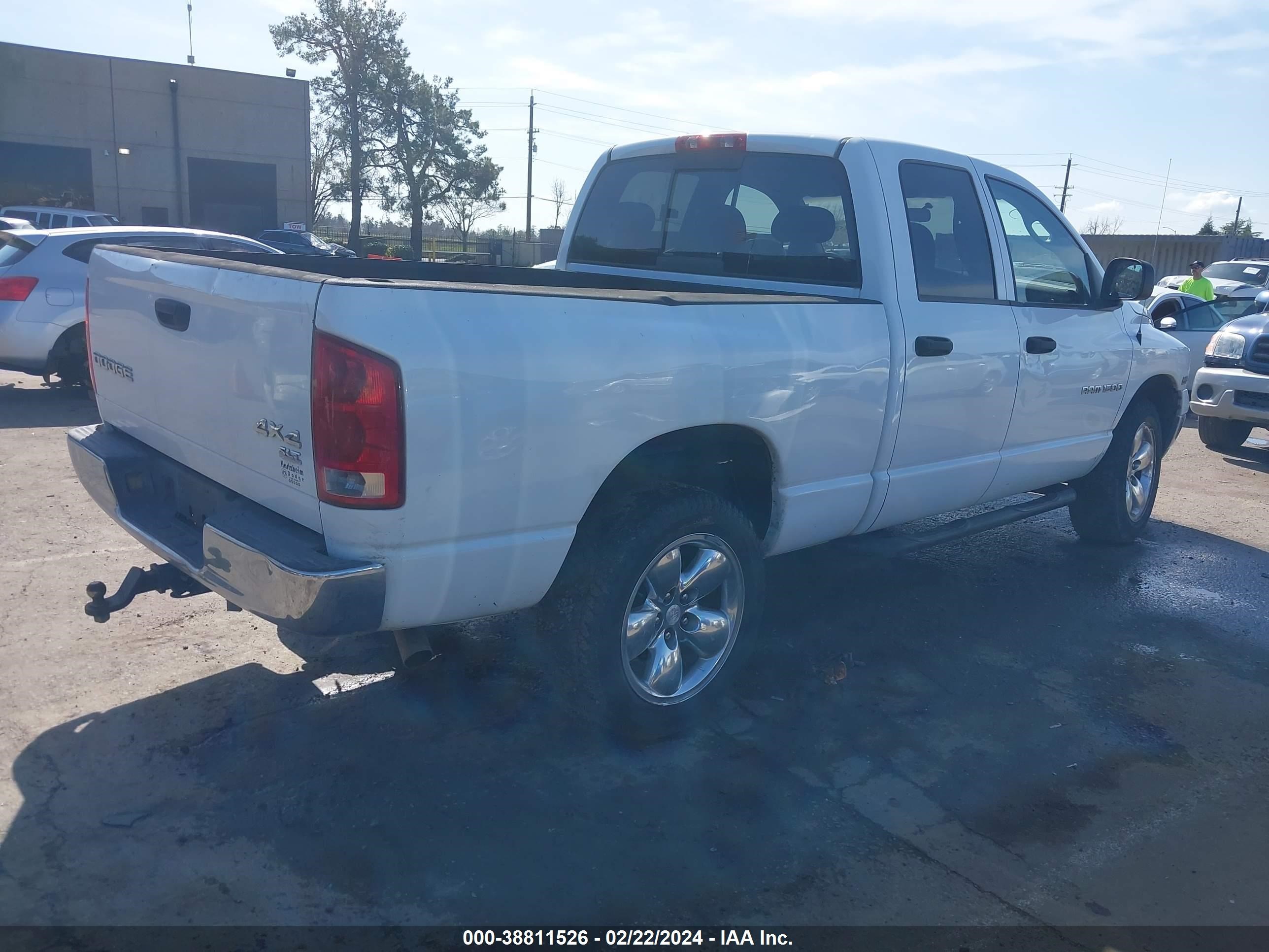 Photo 3 VIN: 1D7HU18D34S662207 - DODGE RAM 