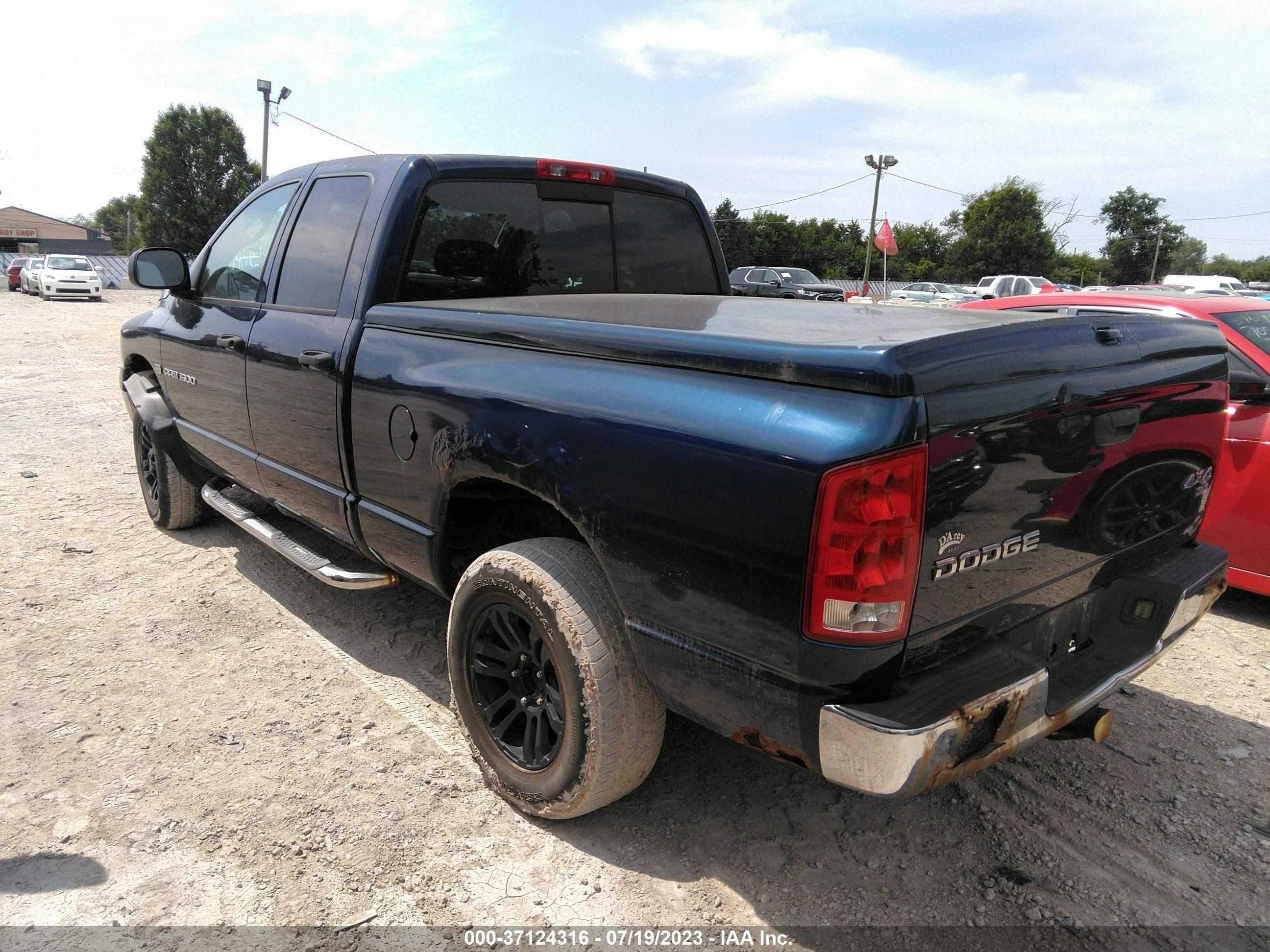 Photo 2 VIN: 1D7HU18D34S788681 - DODGE RAM 