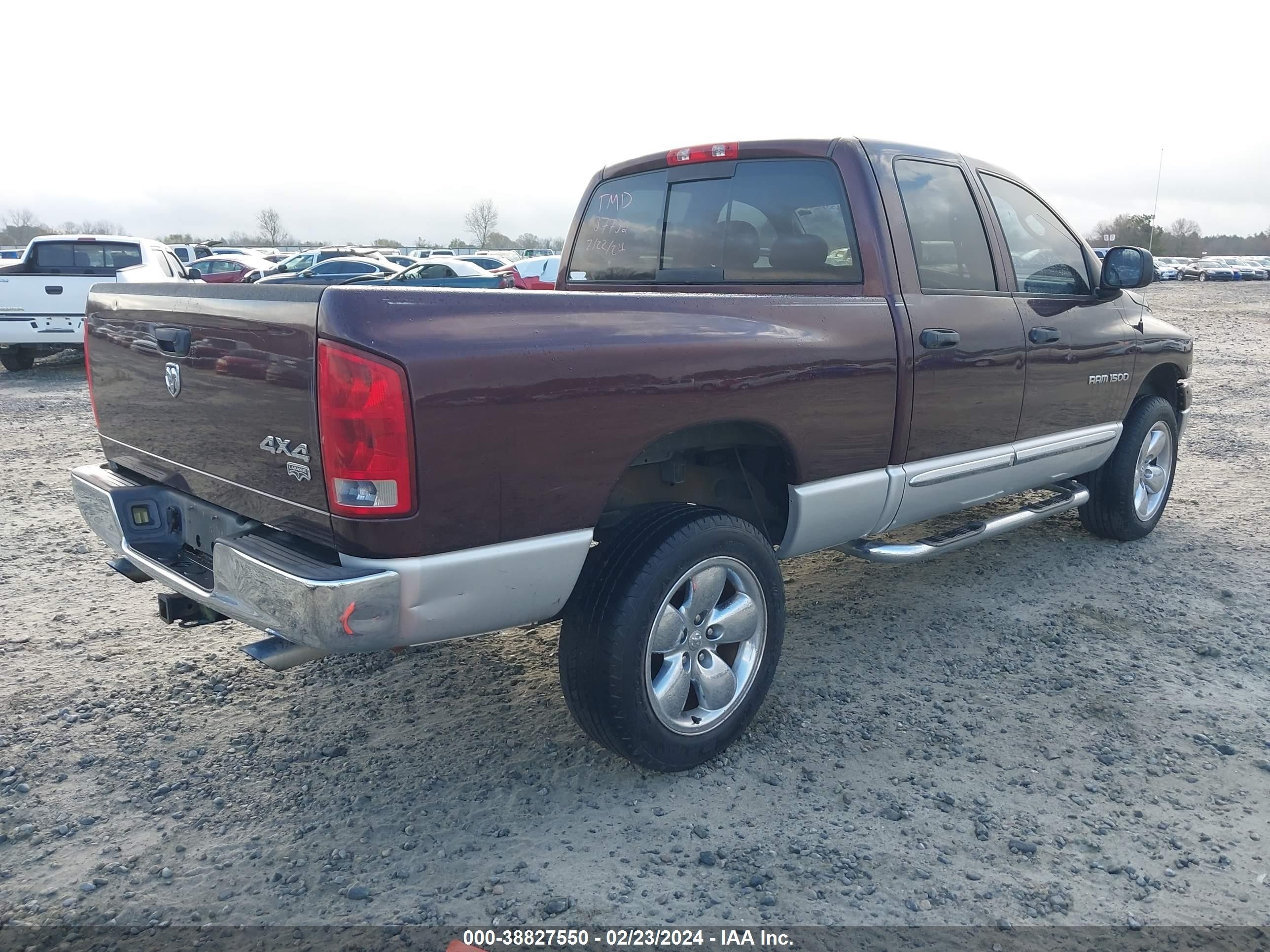 Photo 3 VIN: 1D7HU18D35S137732 - DODGE RAM 