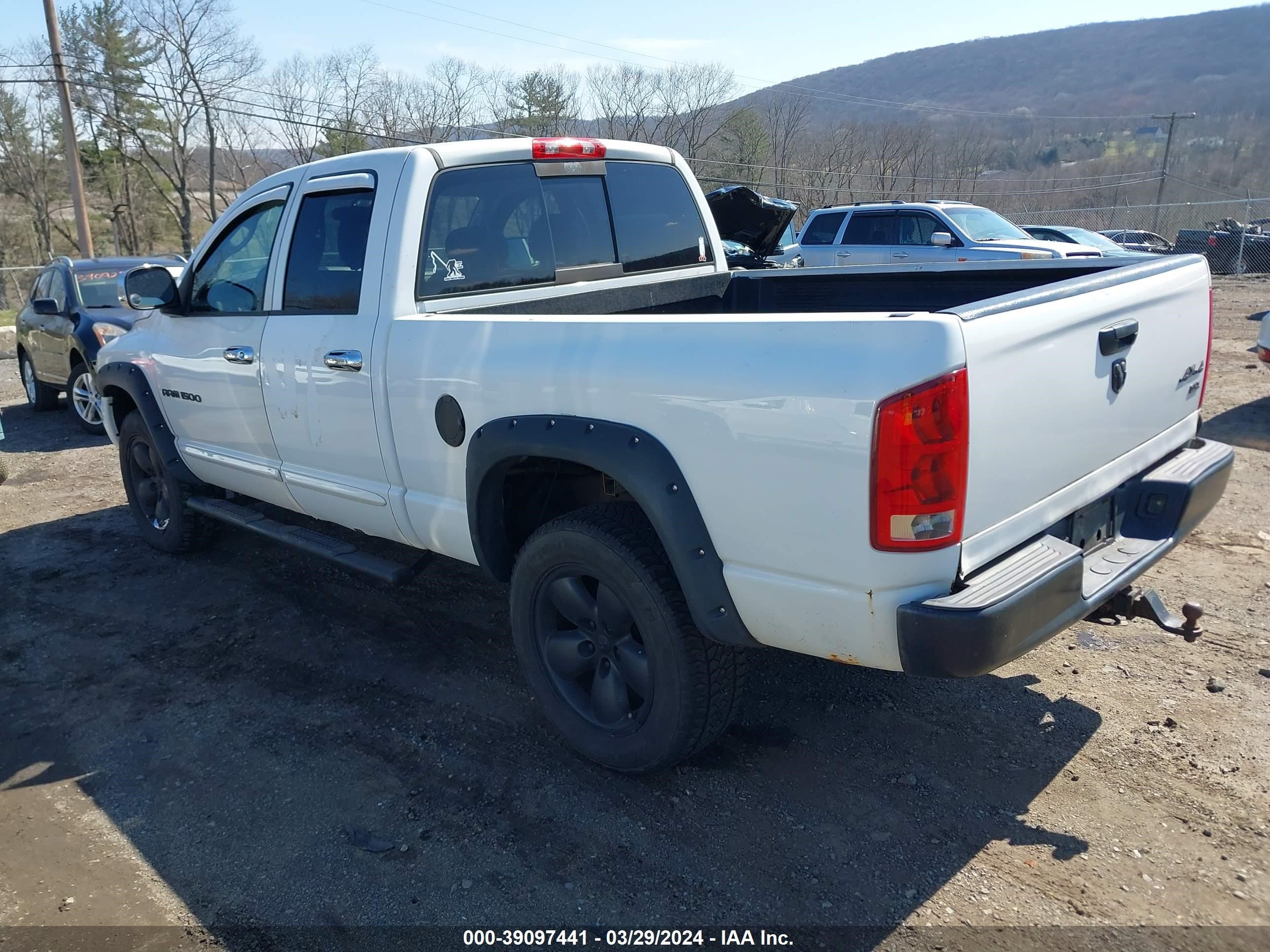 Photo 2 VIN: 1D7HU18D35S362555 - DODGE RAM 