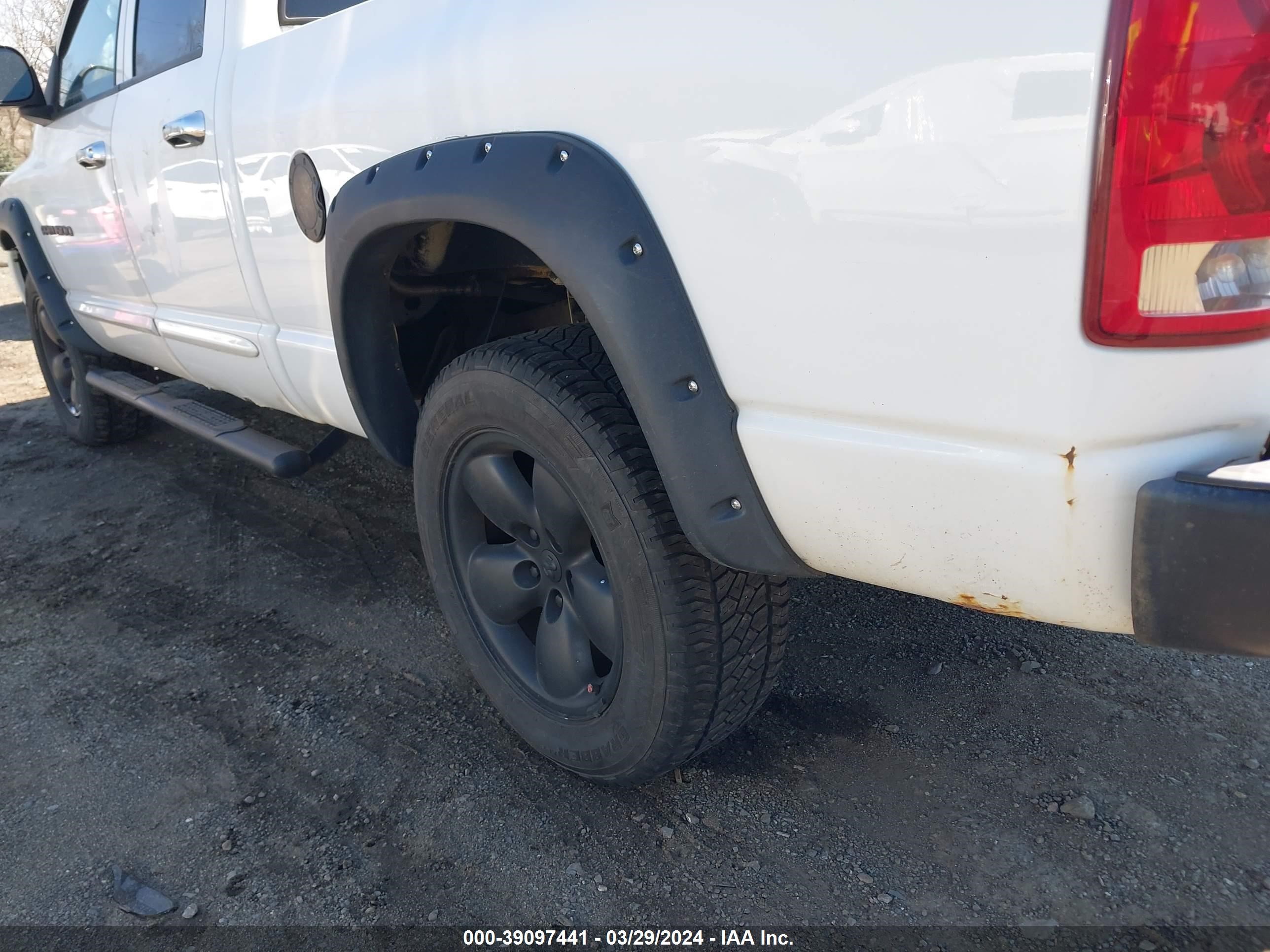 Photo 5 VIN: 1D7HU18D35S362555 - DODGE RAM 