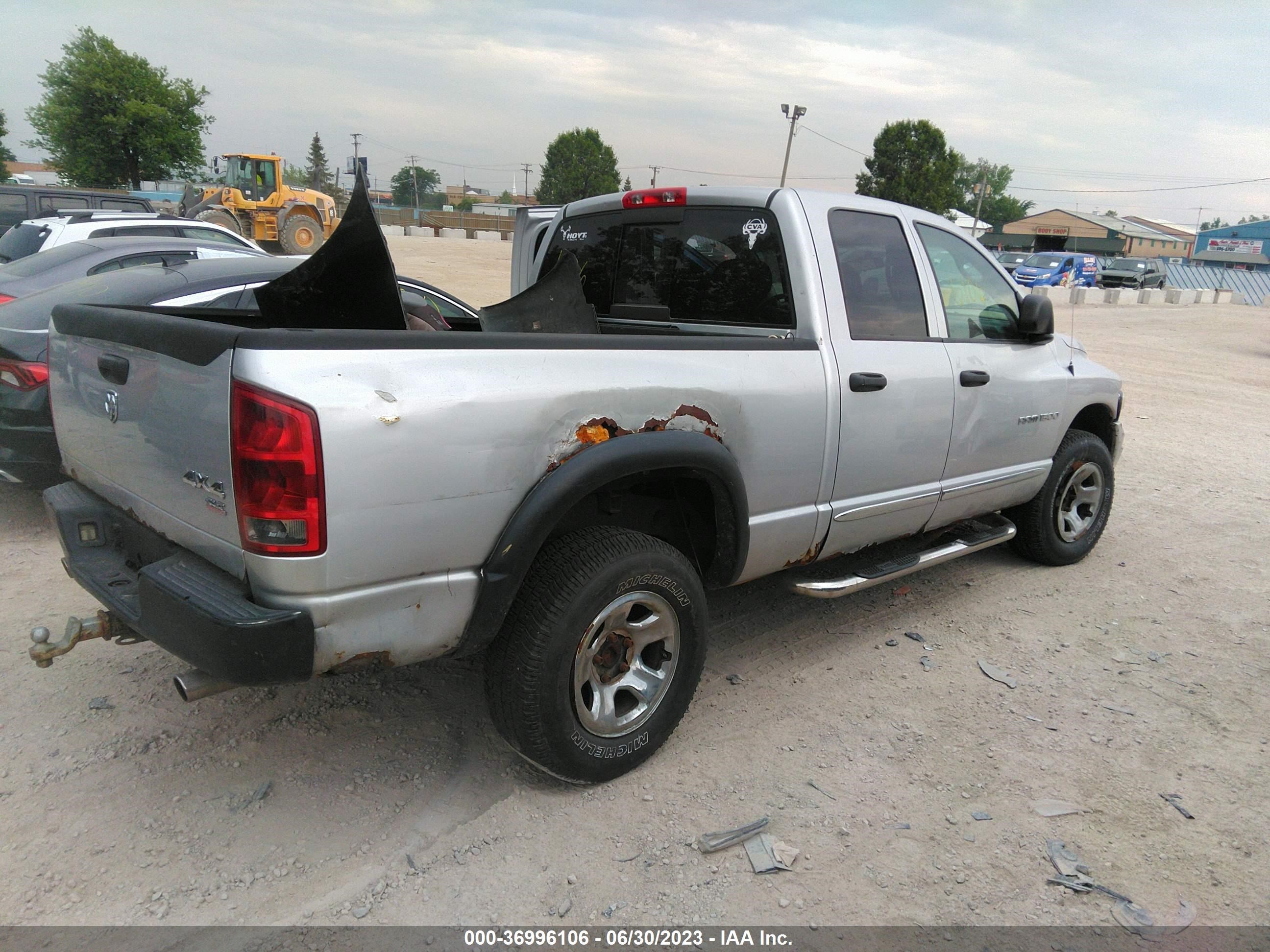 Photo 3 VIN: 1D7HU18D55S259752 - DODGE RAM 